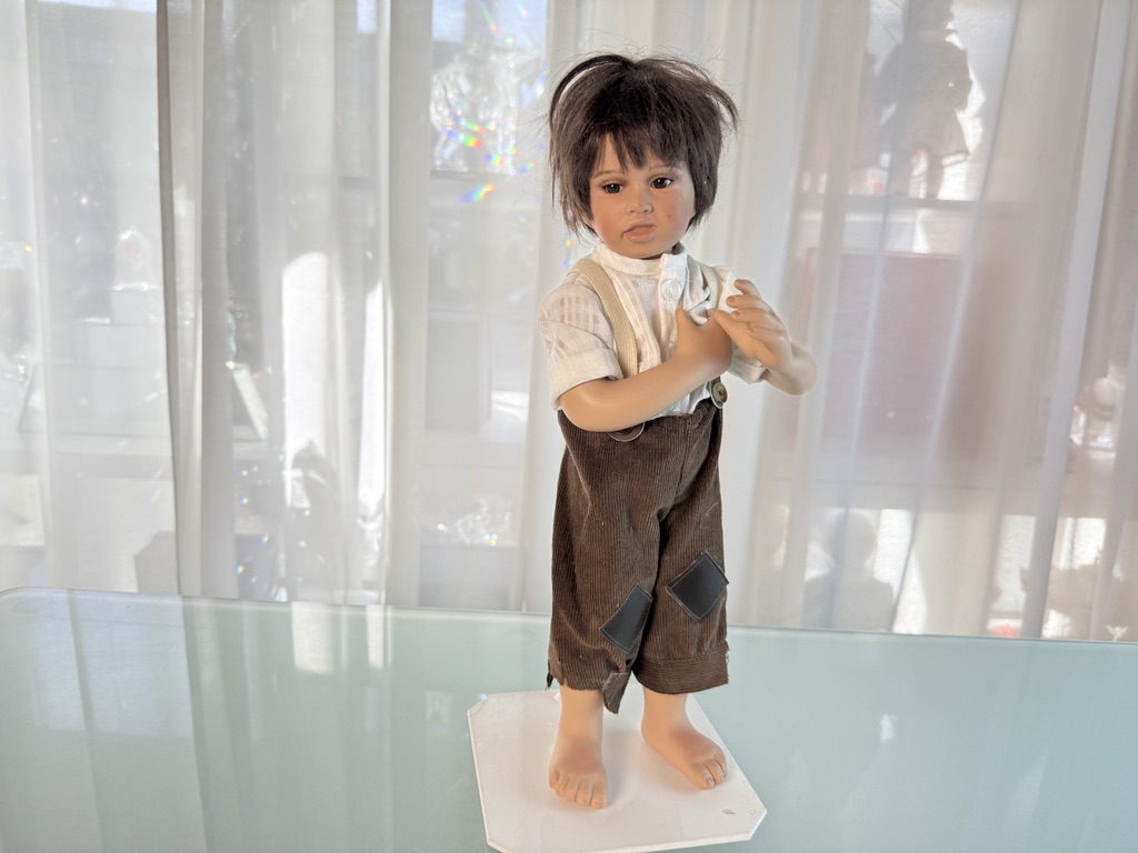 Künstlerpuppe Puppe Monika Levenig Porzellan Puppe 38 cm. Guter Zustand 
