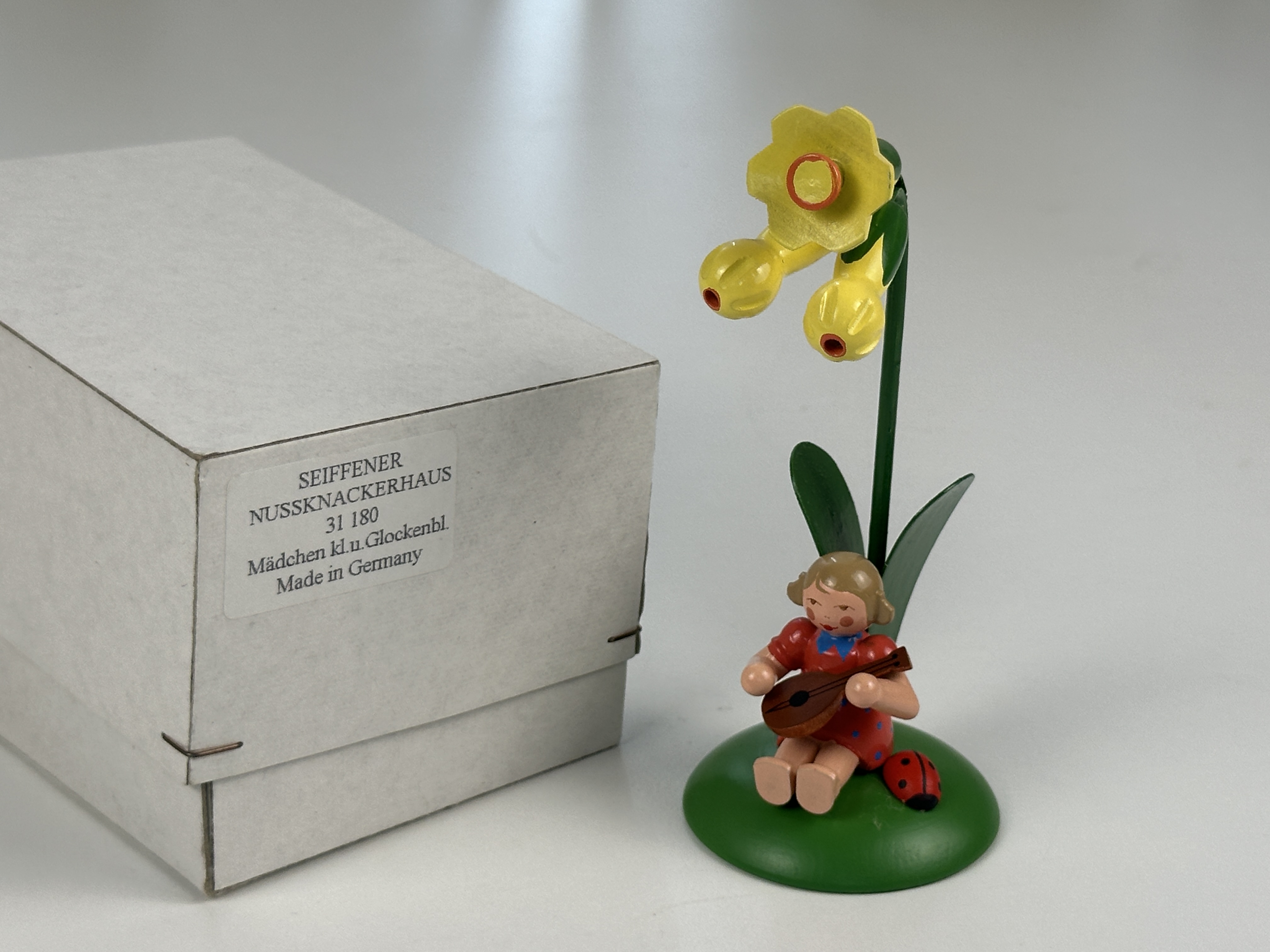 Erzgebirge Figur Mädchen mit Laute unter Glockenblume 13 cm. Top Zustand 