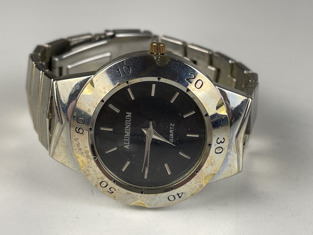 ALUMINIUM Herren Armbanduhr Quartz Zustand siehe Fotos 