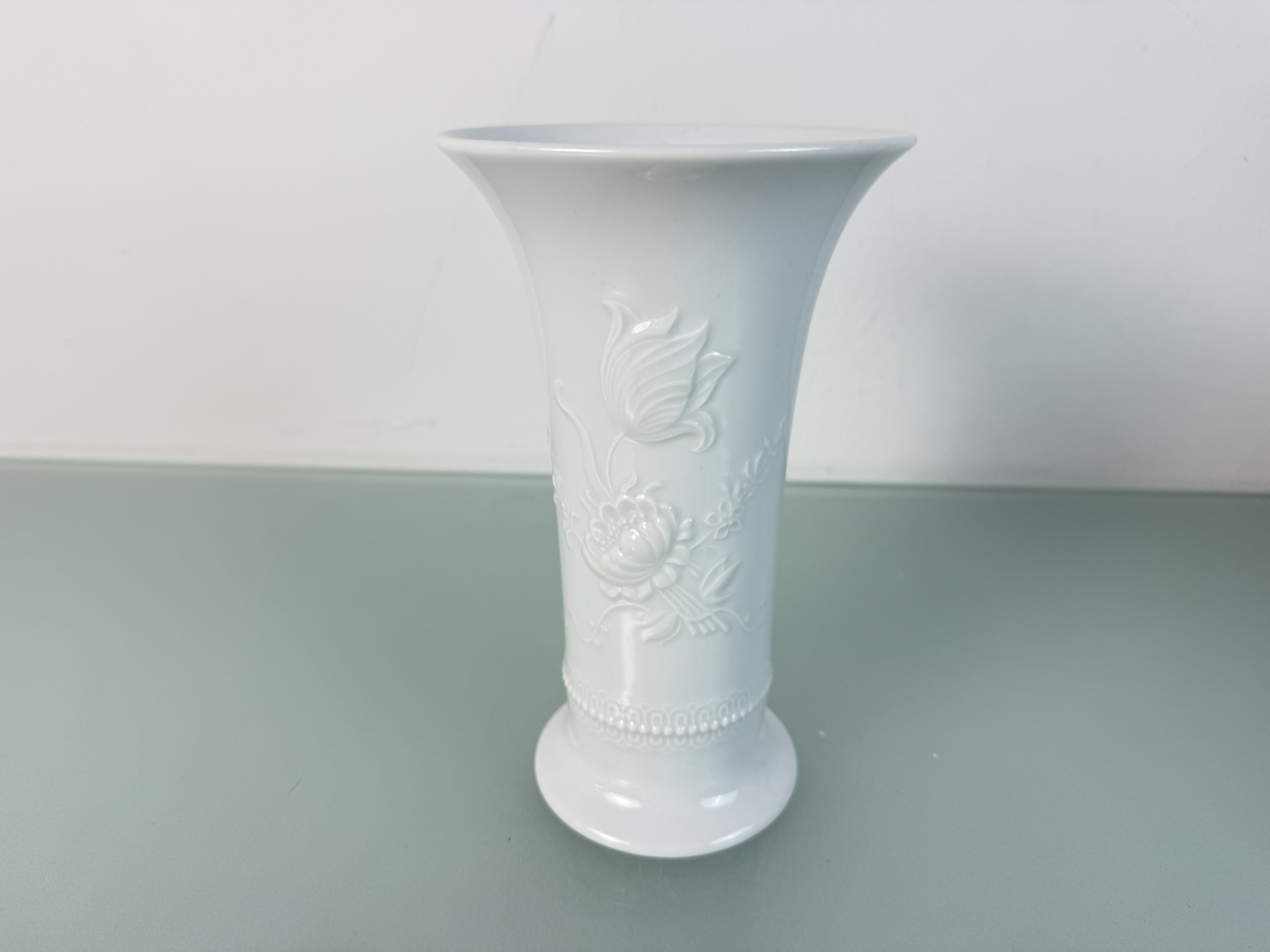 Kaiser Porzellan Vase 20,5 cm. 1 Wahl - Top Zustand Kaiser Porzellan Vase 20,5 cm. 1 Wahl - Top Zustand