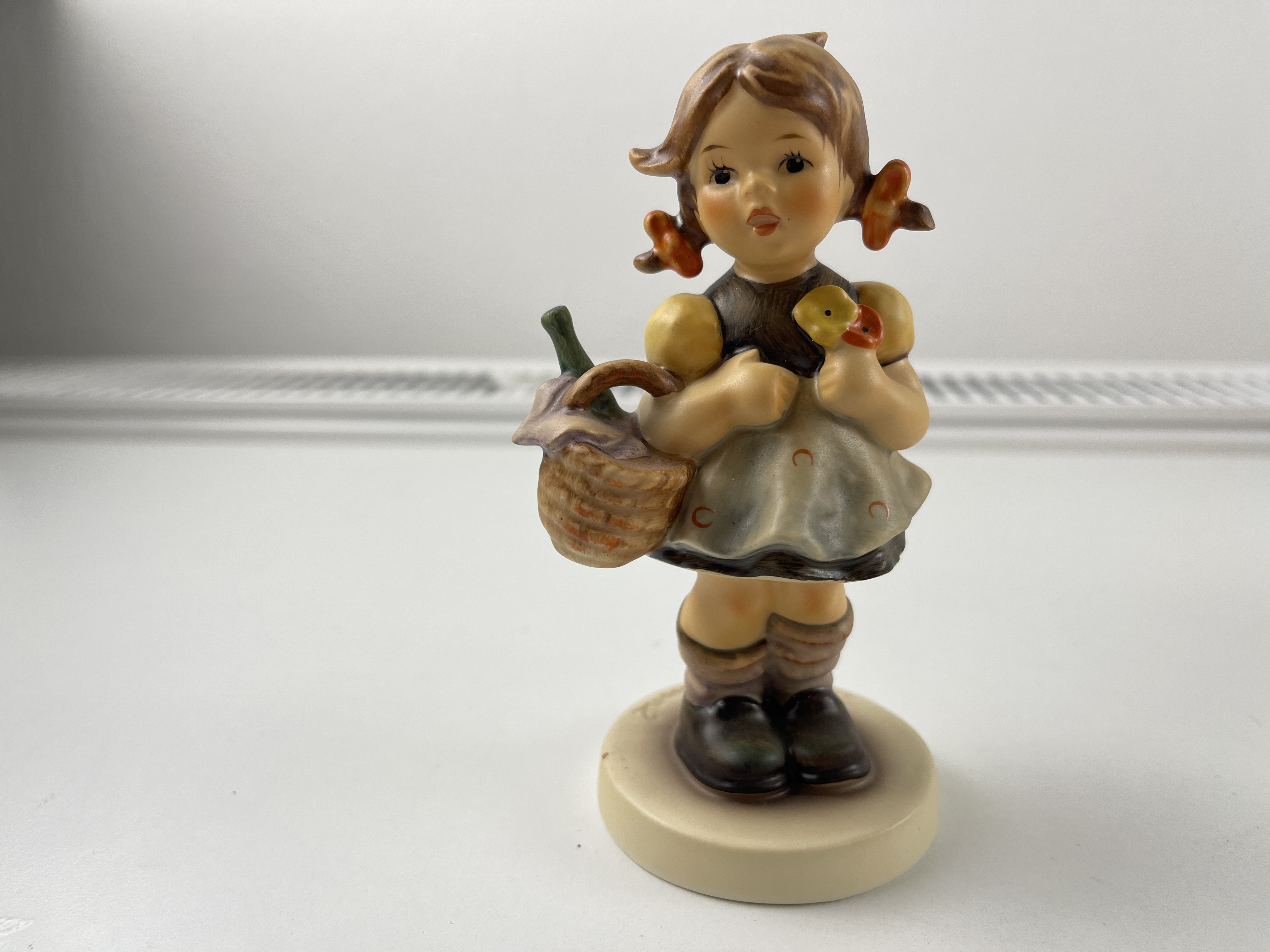  Hummel Figur 563/0 Kleine Besucherin 13 cm. 1 Wahl. Top Zustand   