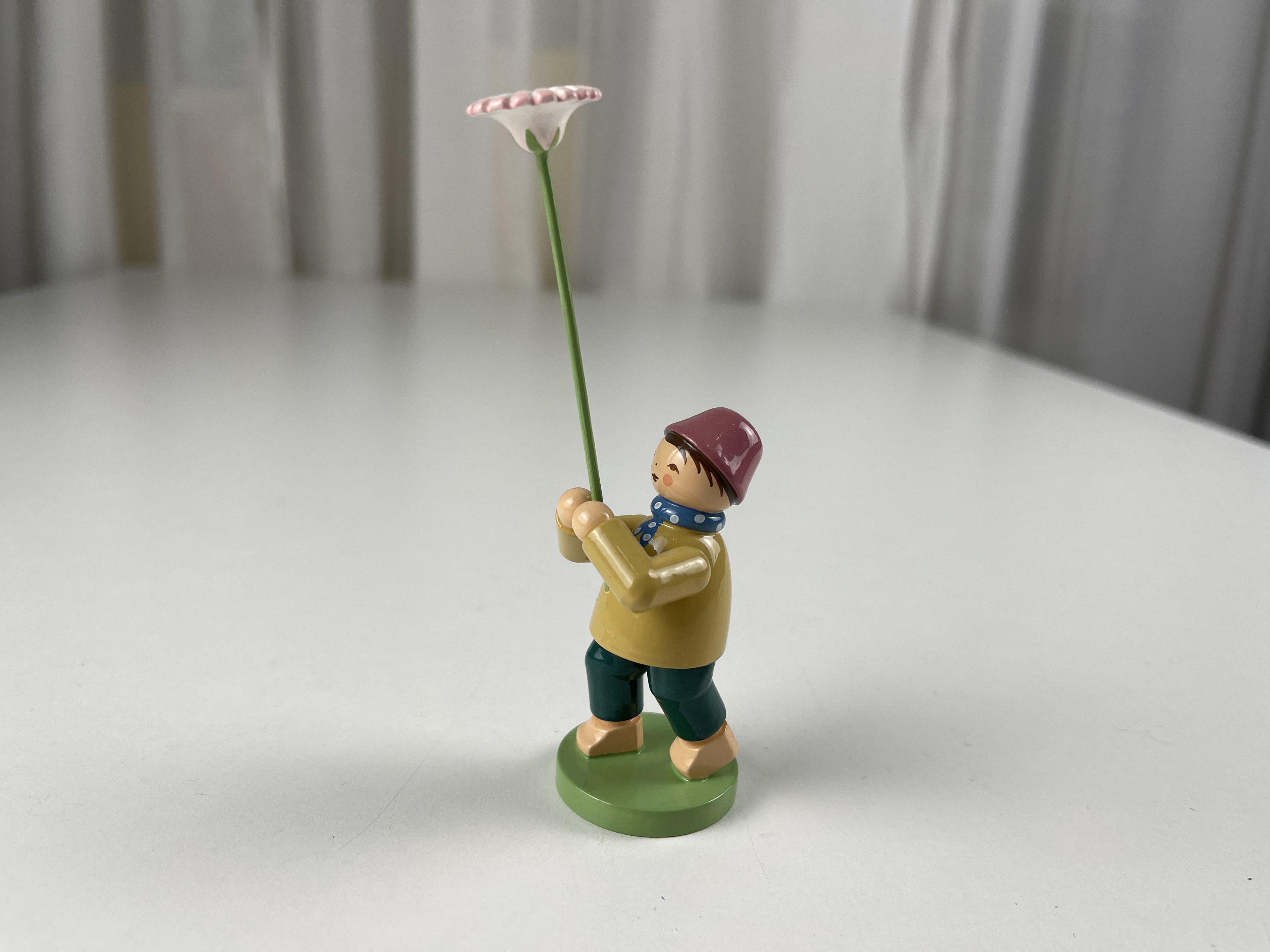 Wendt und Kühn Erzgebirge Blumenkind Figur 11,5 cm. Top Zustand 