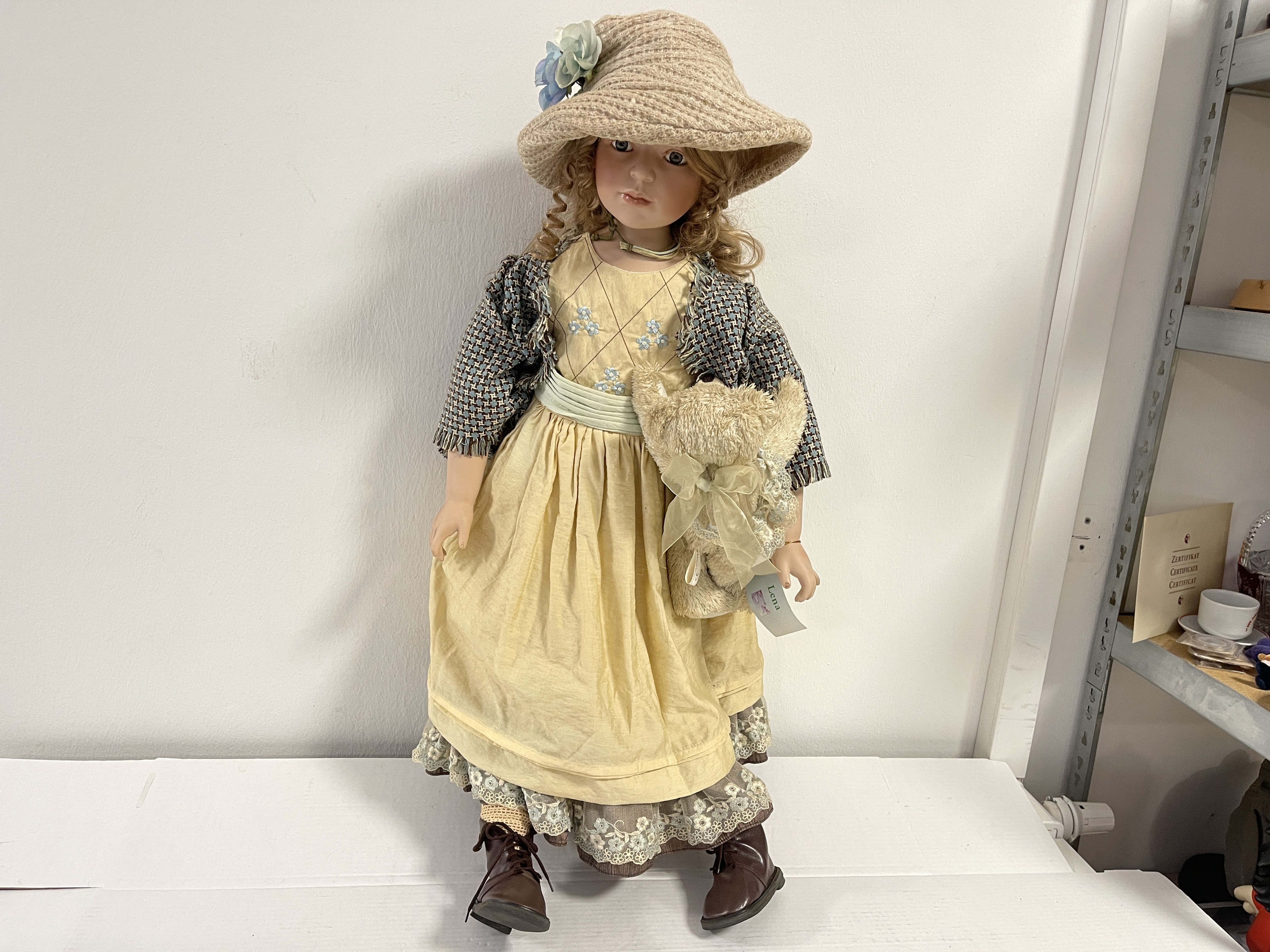 Künstlerpuppe Porzellan Puppe 92 cm.  Raucherhaushalt Guter Zustand 