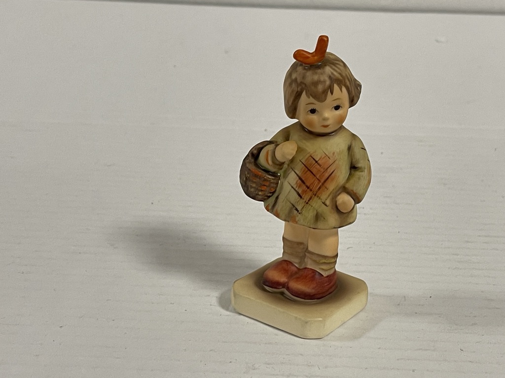  M.I. Hummel Figur 479 Ich bring Dir was 10 cm. 1 Wahl. Top Zustand   