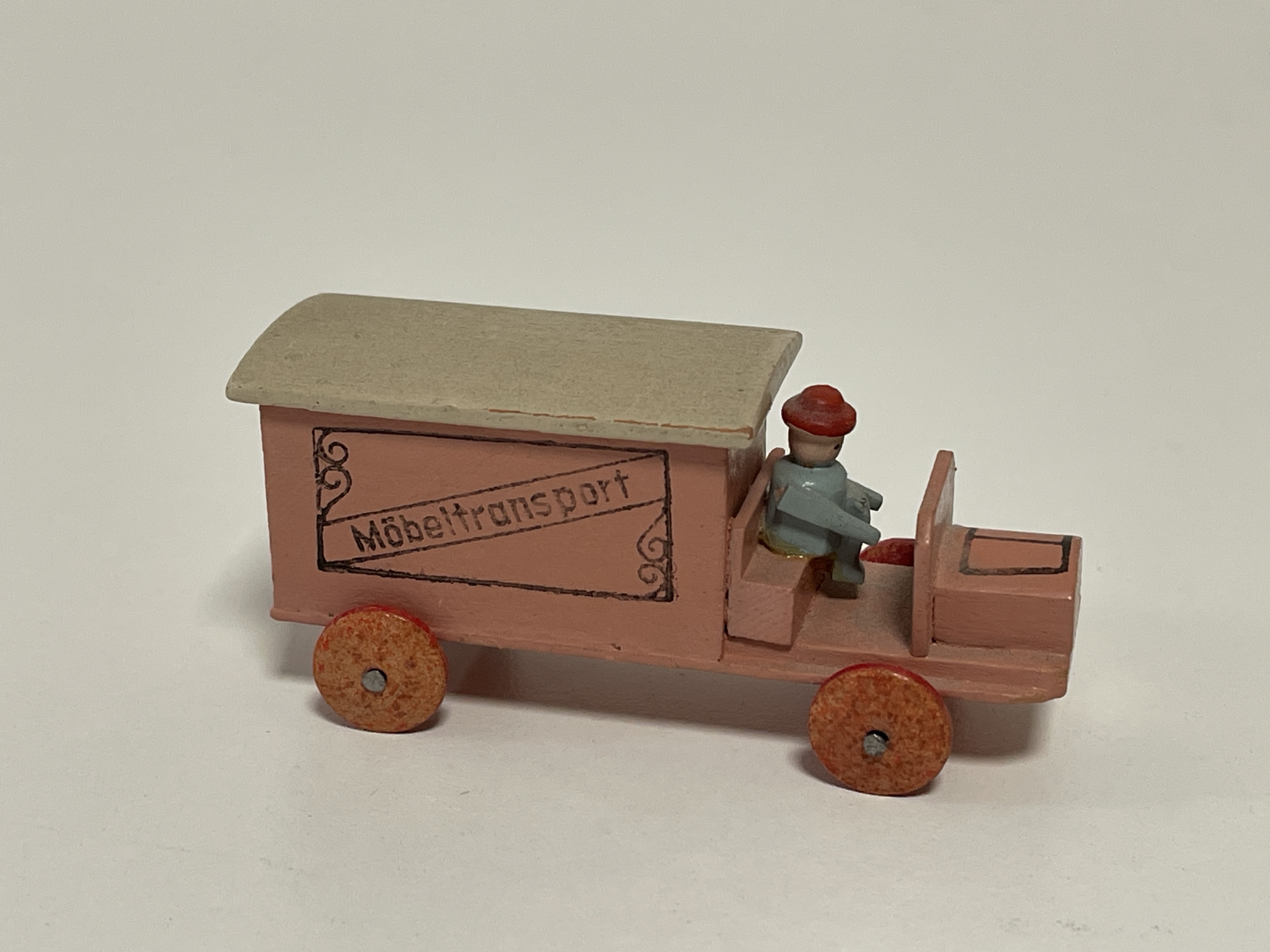 Erzgebirge Figur 7 x 3,5 cm. Zustand siehe Fotos