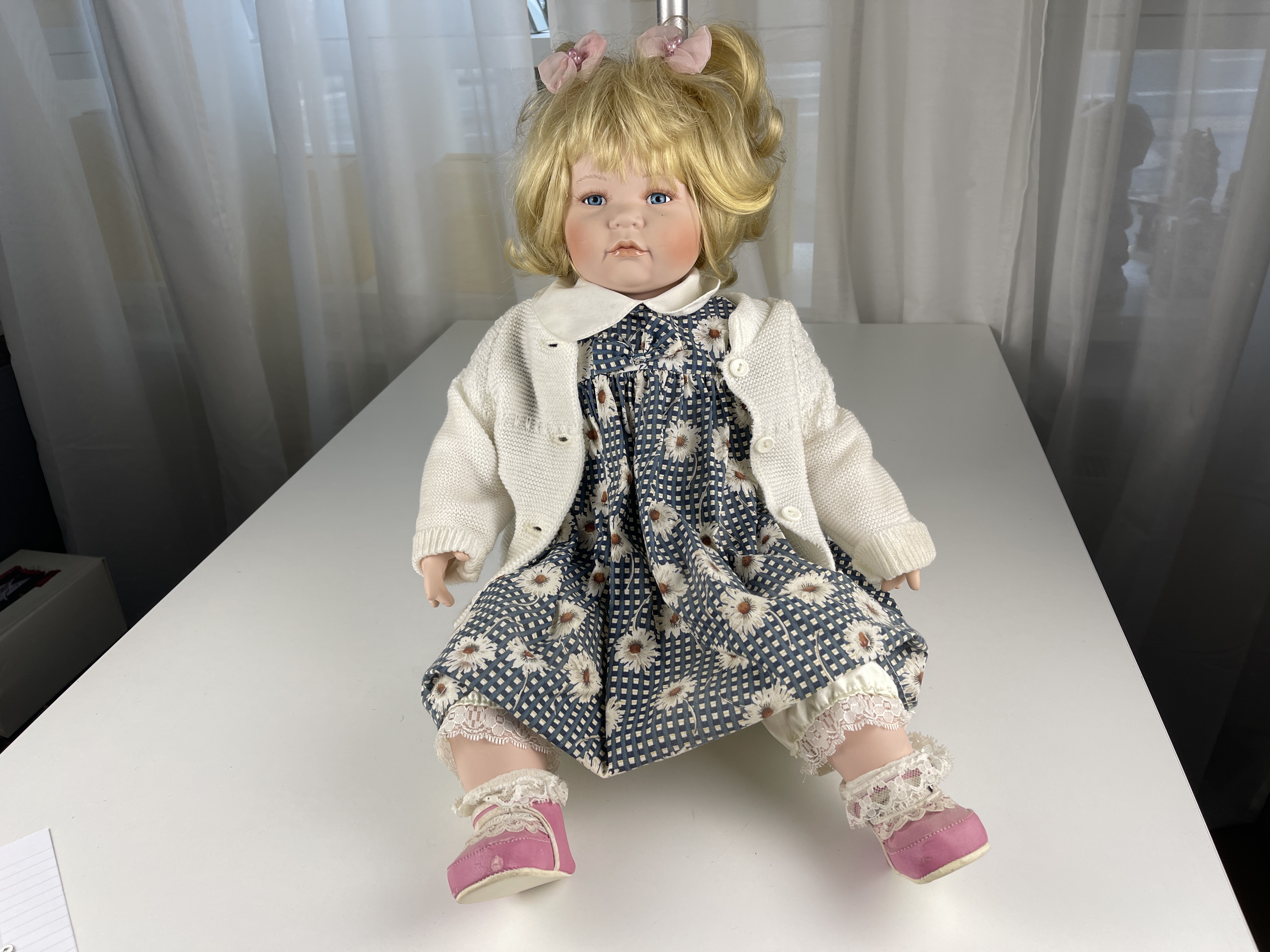 Sammler Puppe Porzellan Puppe 65 cm. Zustand siehe Fotos