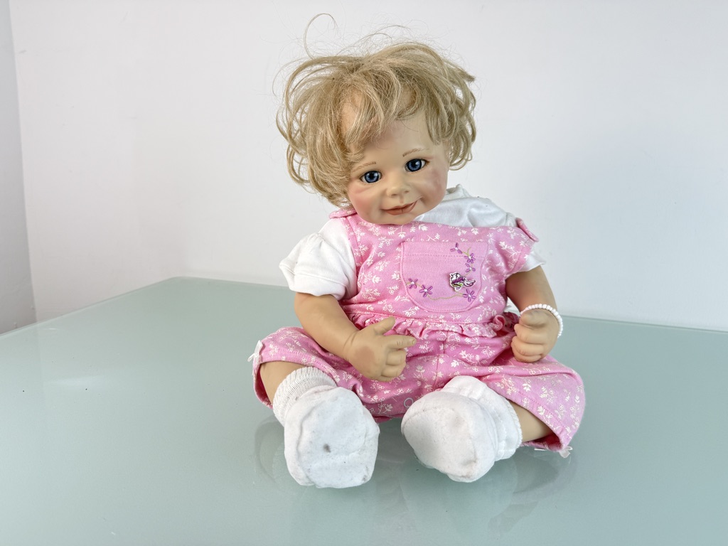 Künstlerpuppe Puppe Monika Levenig Vinyl Puppe 50 cm. Top Zustand siehe Fotos 