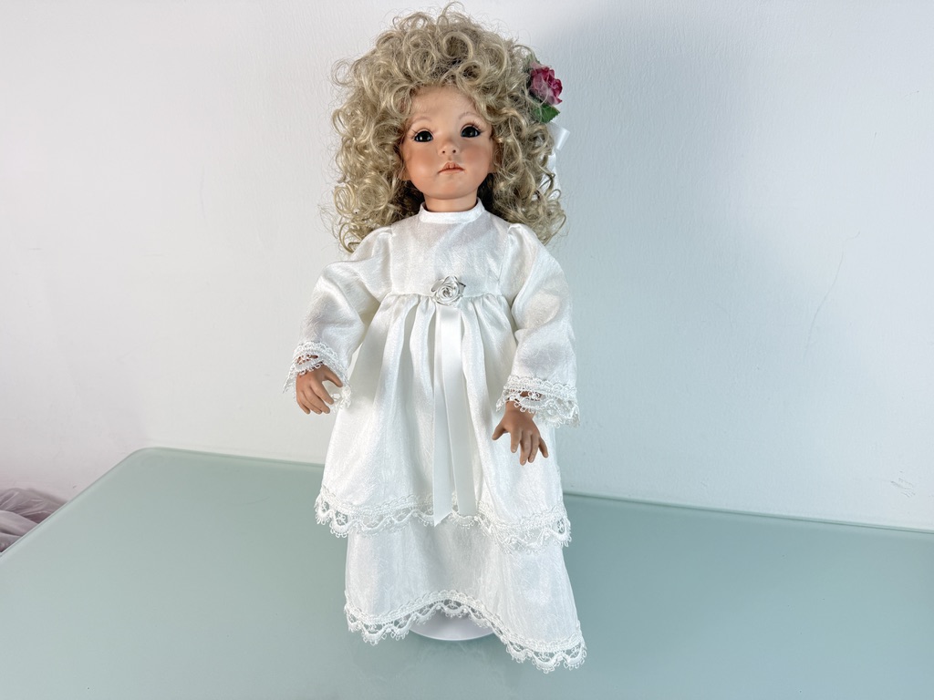 Künstlerpuppe Porzellan Puppe 50 cm Top Zustand Siehe Fotos.   