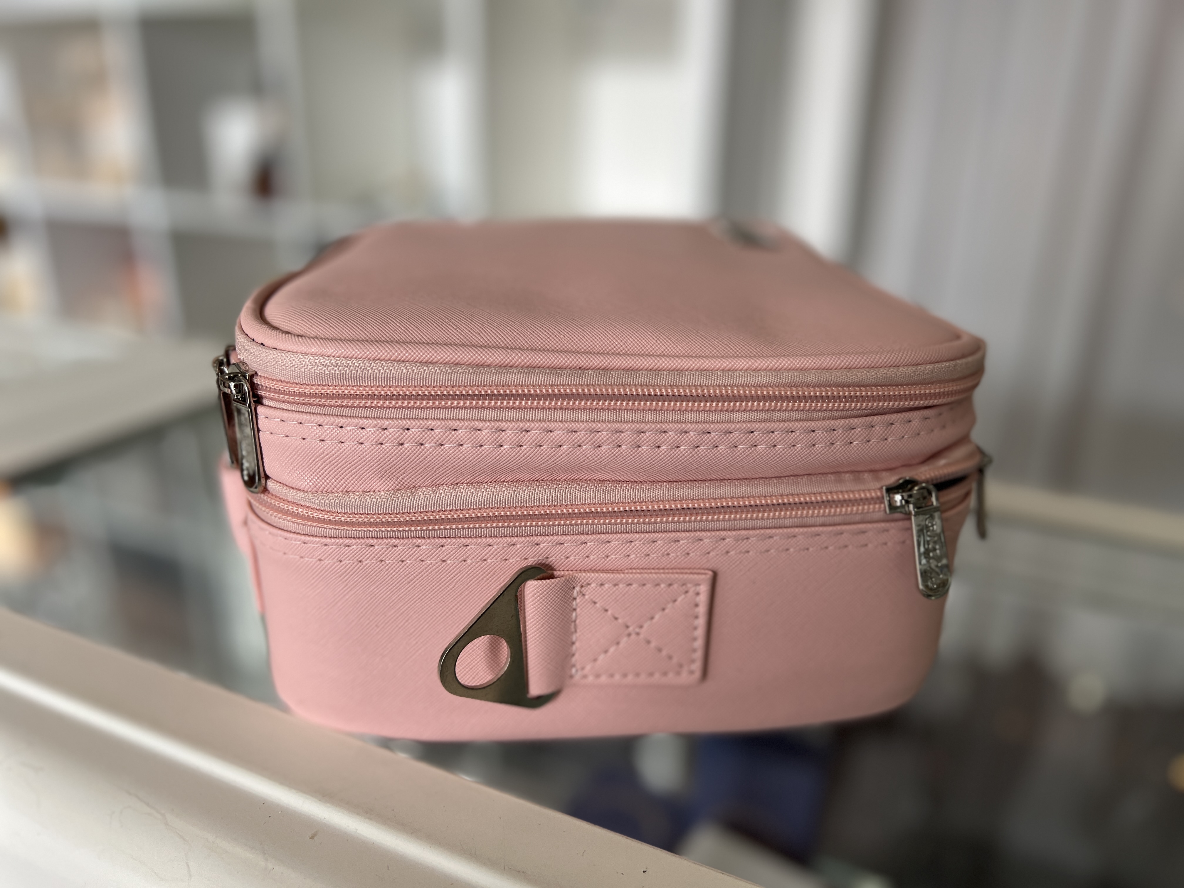 Kosmetiktasche Kulturtasche Kosmetikkoffer mit Umhängegurt und viel Platz. Farbe Rosa