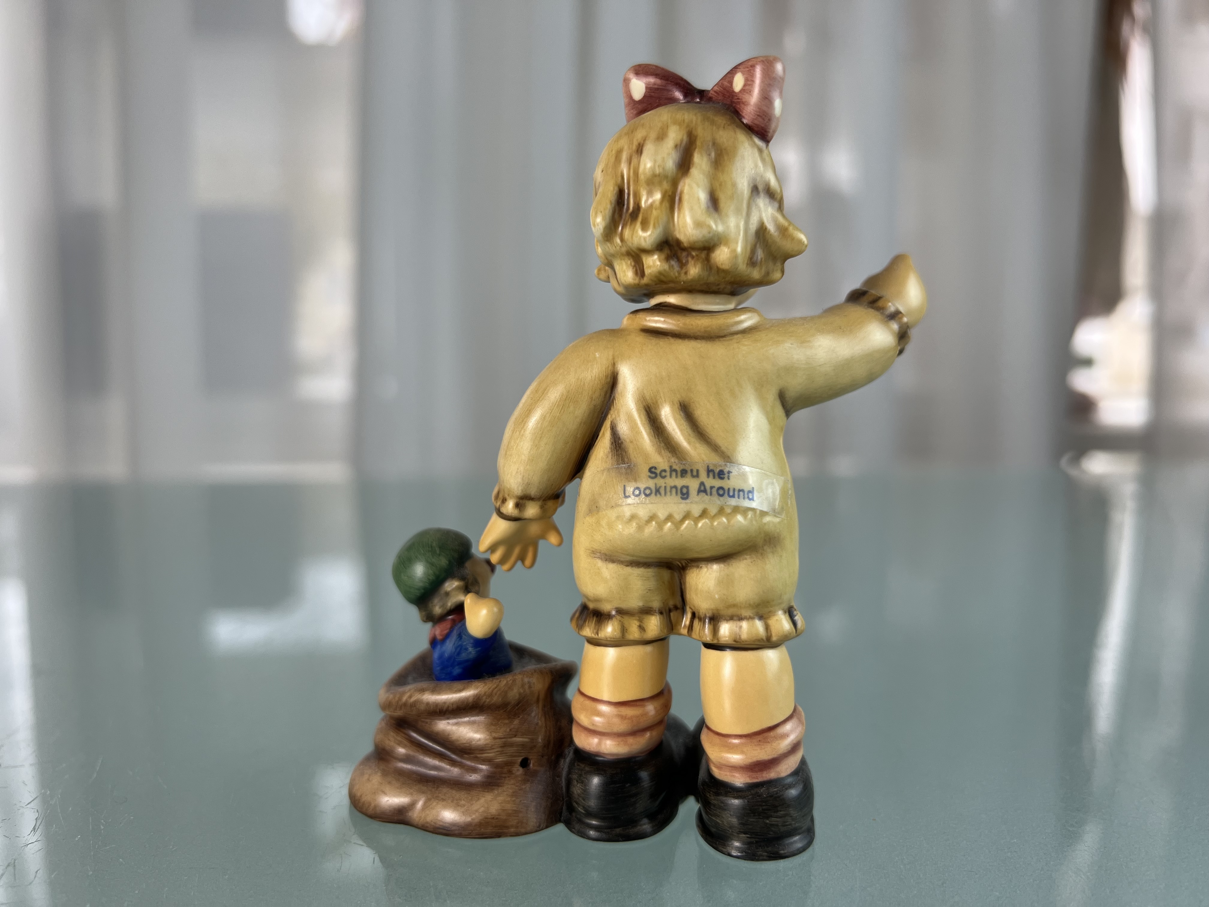 Hummel Figur 2089/A Schau her 11 cm. 1 Wahl. - Top Zustand