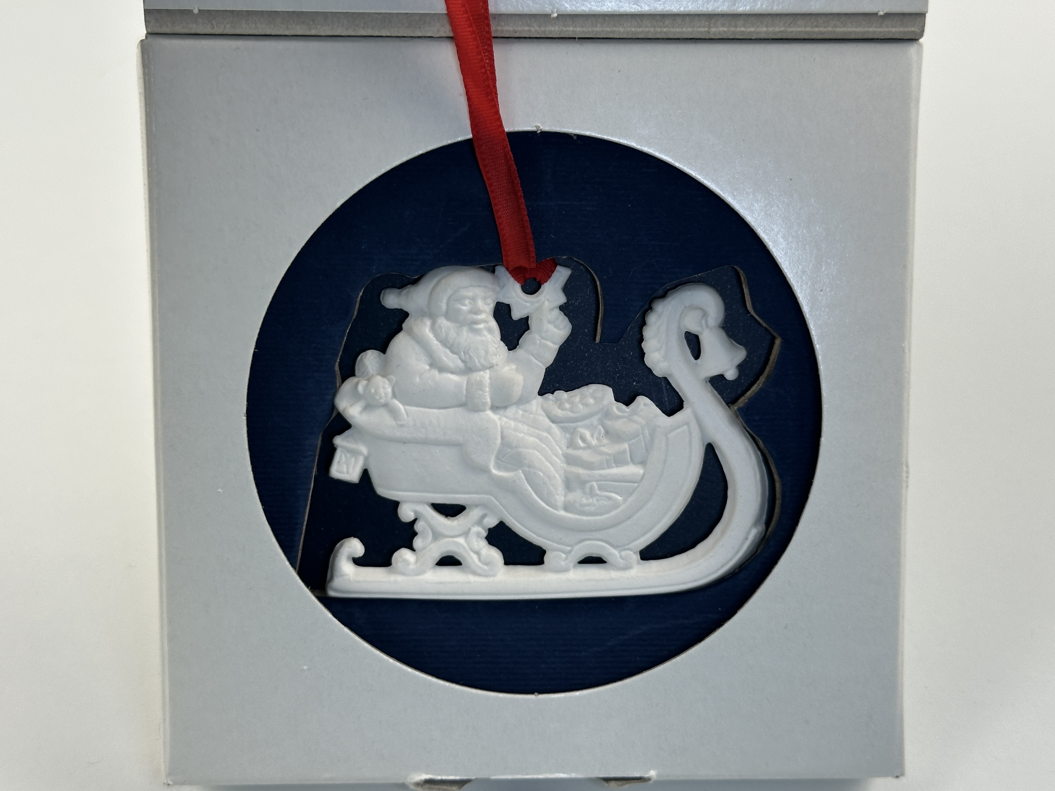  Hutschenreuther Porzellan Weihnachtsbaumschmuck Schlitten 5 x 6,5 cm. Top Zustand