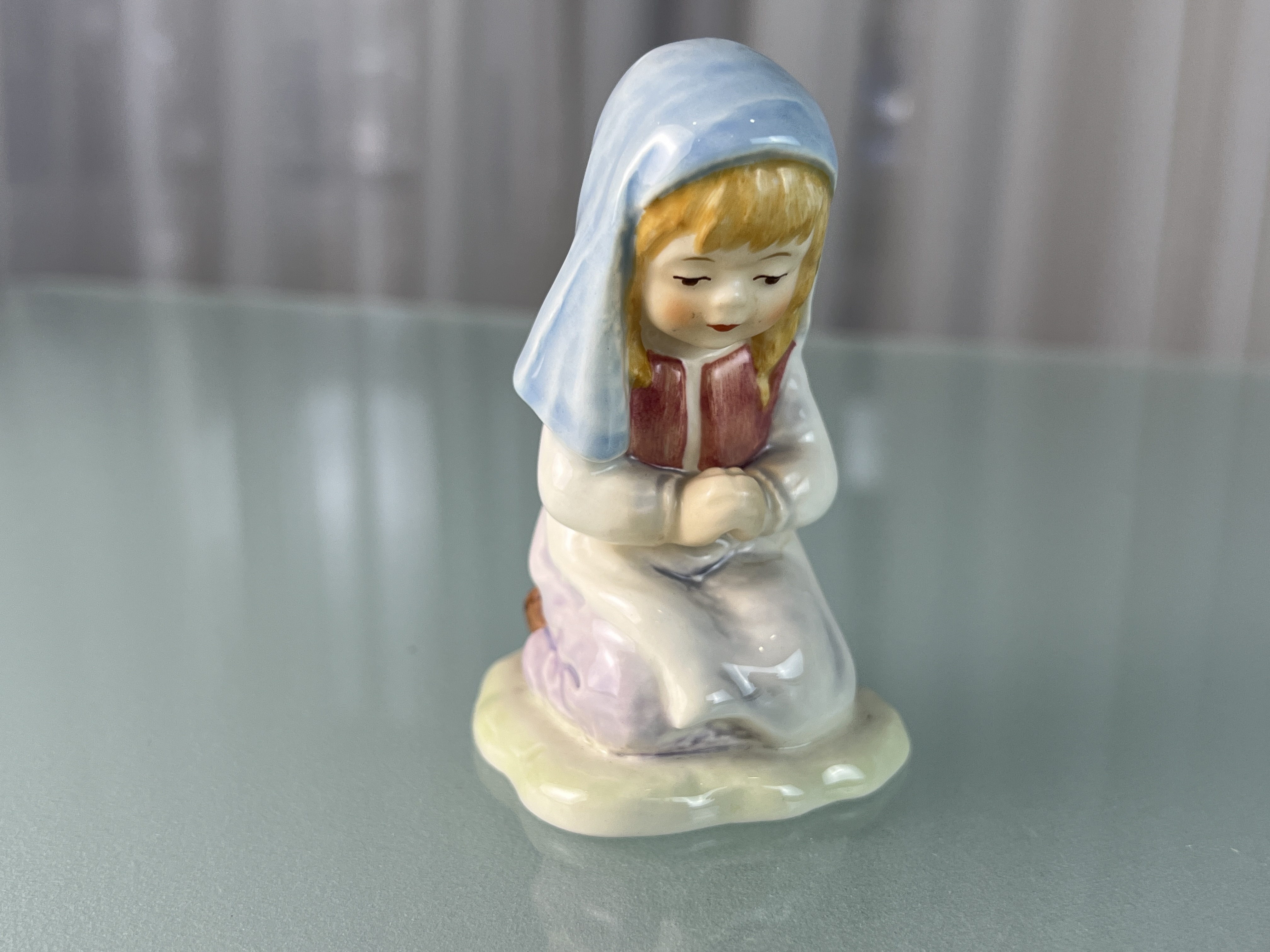 Goebel Figur Mädchen betend 9 cm. 1 Wahl. Top Zustand 