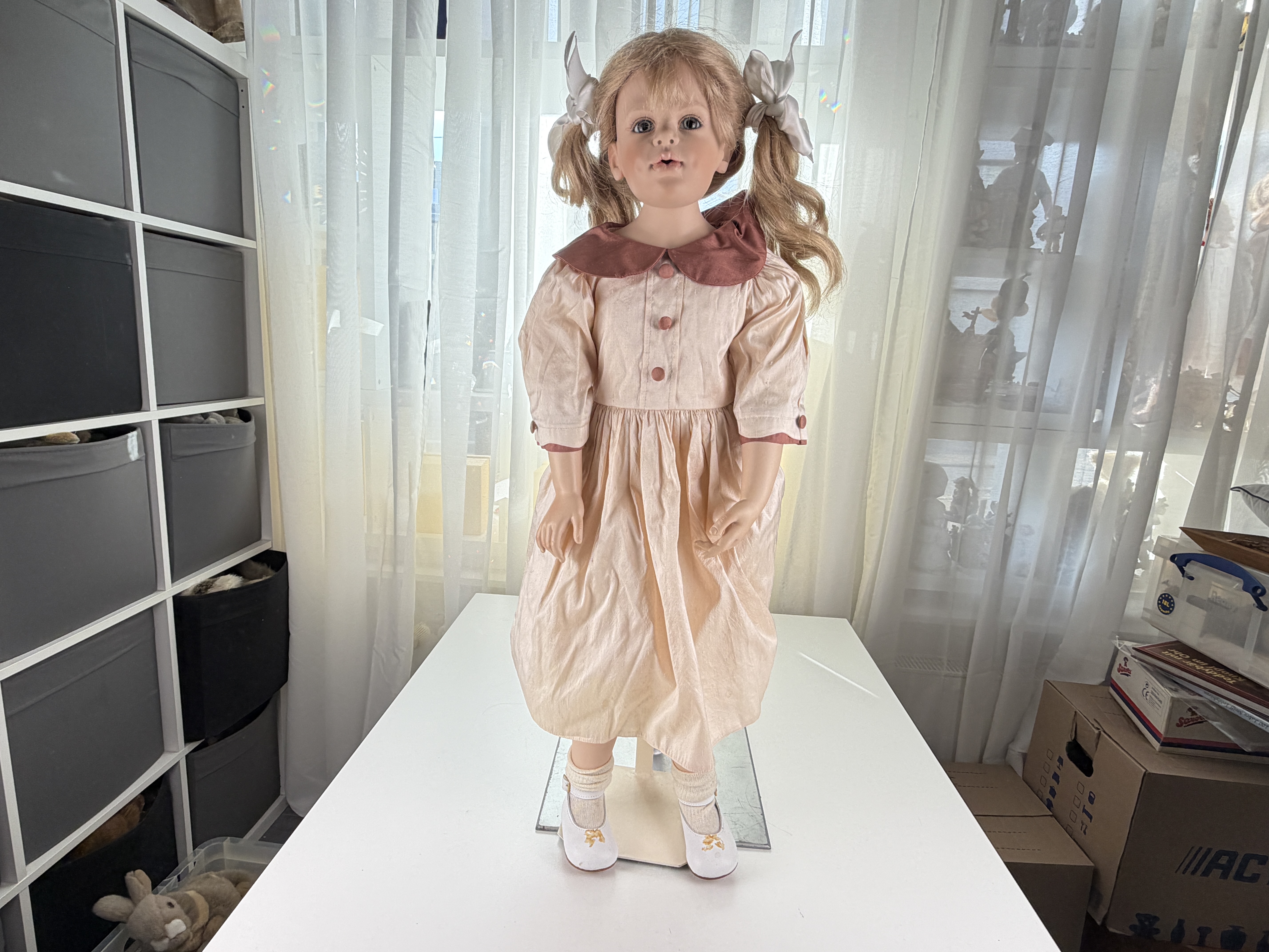 Künstlerpuppe W.P.M. Puppe Hildegard Günzel Vinyl Puppe 76 cm. Top Zustand.