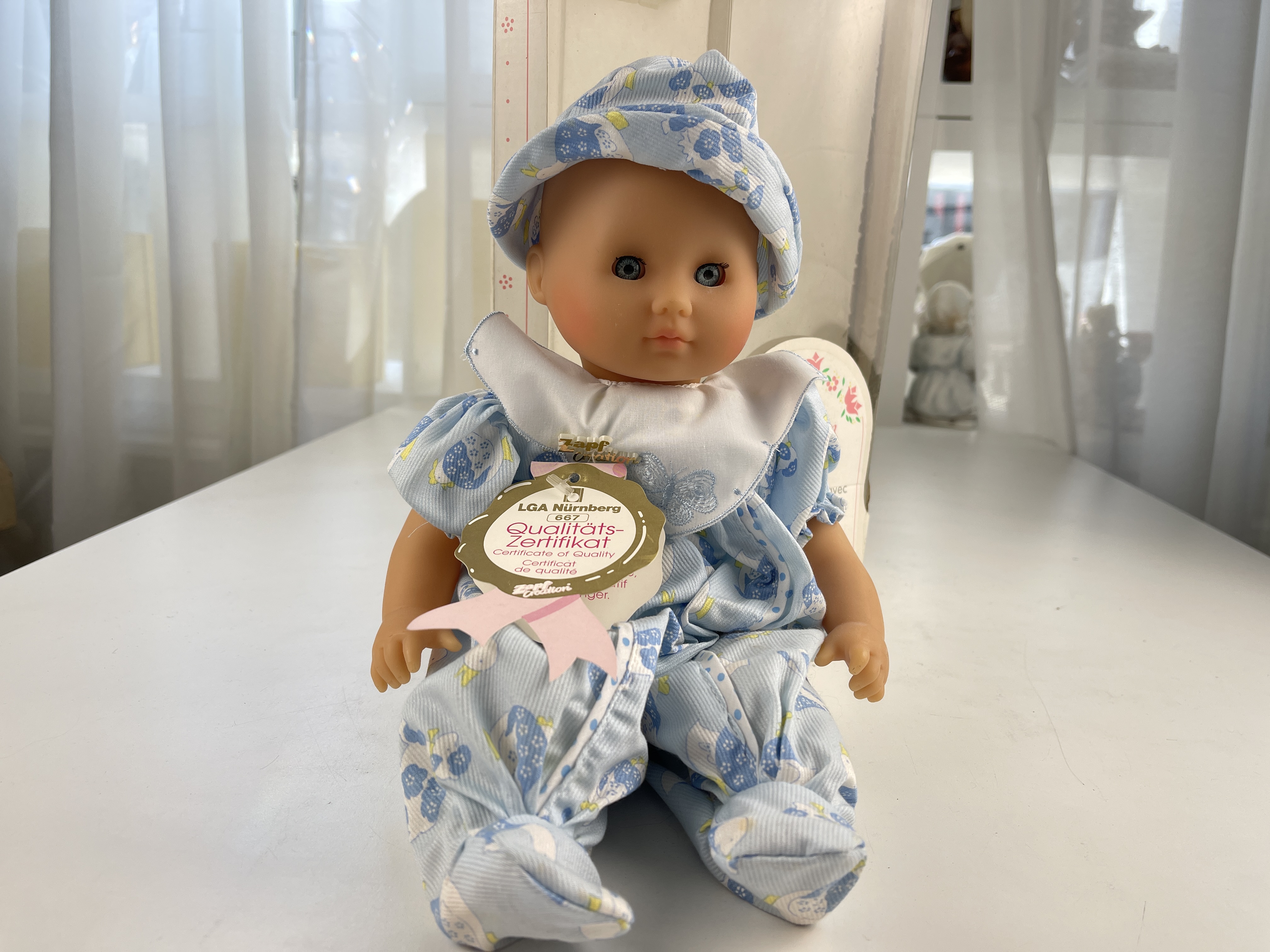 Zapf Sammler Vinyl Puppe 36 cm + OVP - Linkes Auge schließt nicht mehr