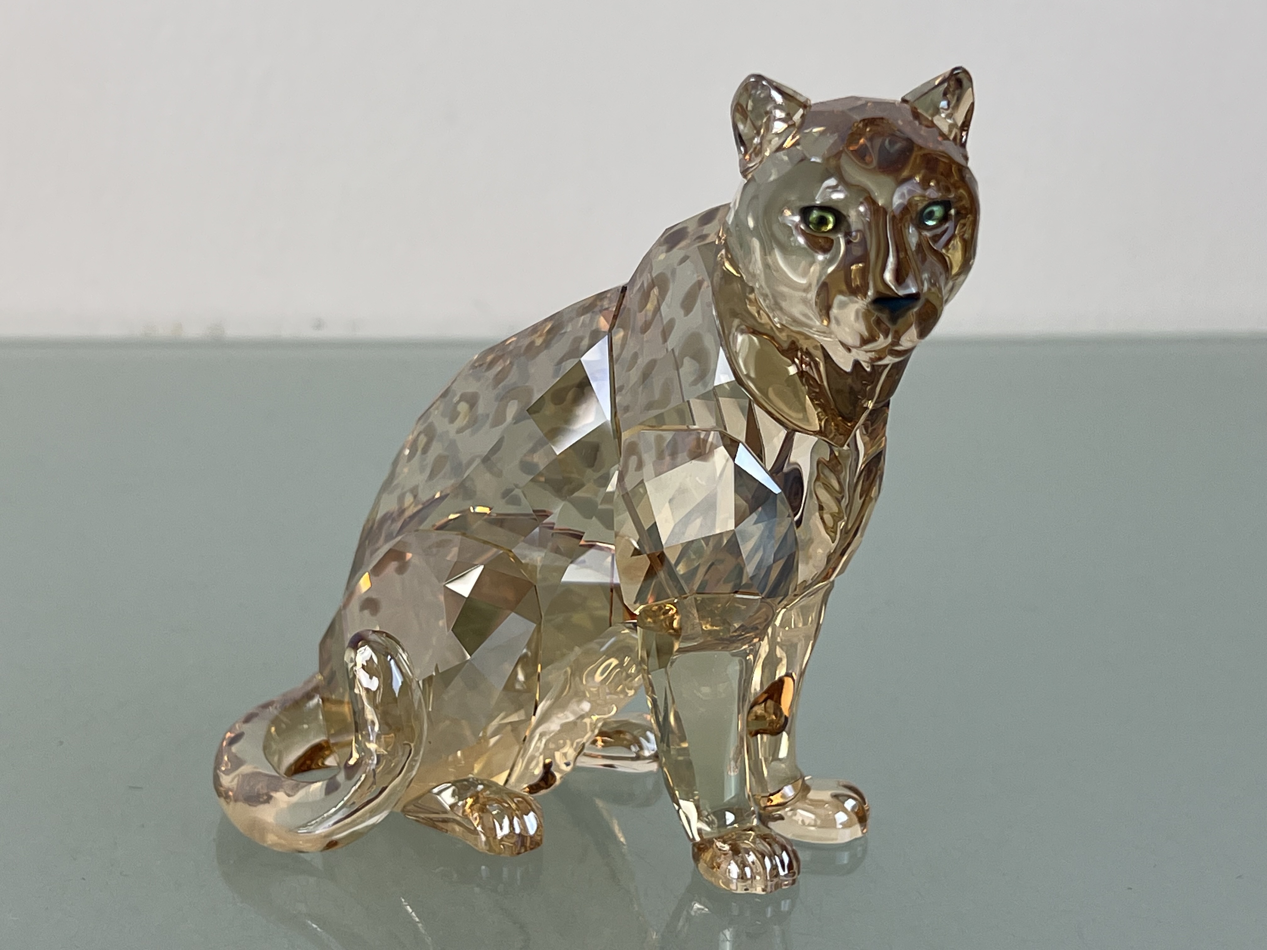 Swarovski Figur 5428541 Amur Leopard Sofia 11,4 cm. Top Zustand  Swarovski Figur 5428541 Amur Leopard Sofia 11,4 cm. Top Zustand