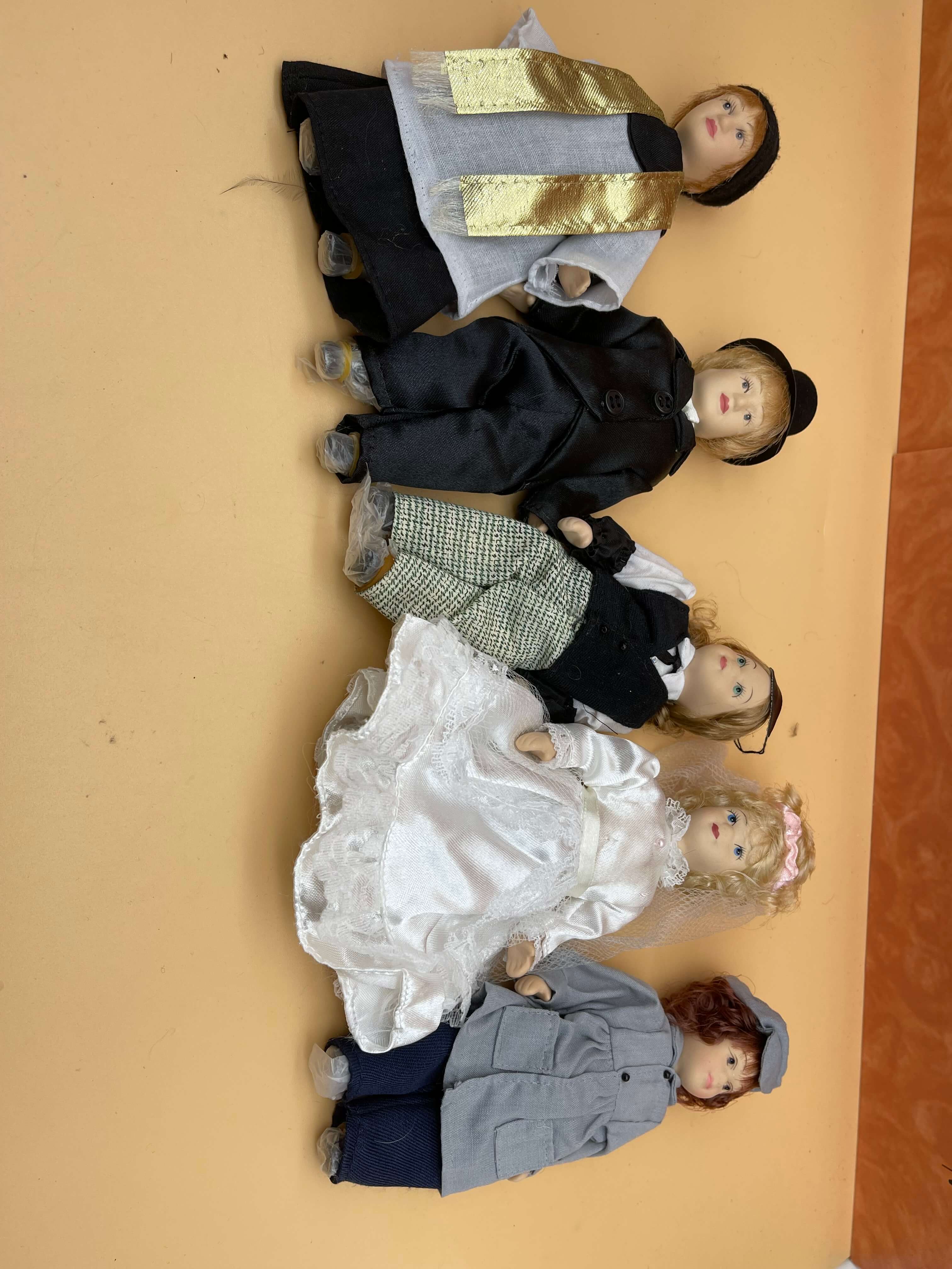 5 Stk. Künstlerpuppen Porzellan Puppen bis  17 cm. Top Zustand 