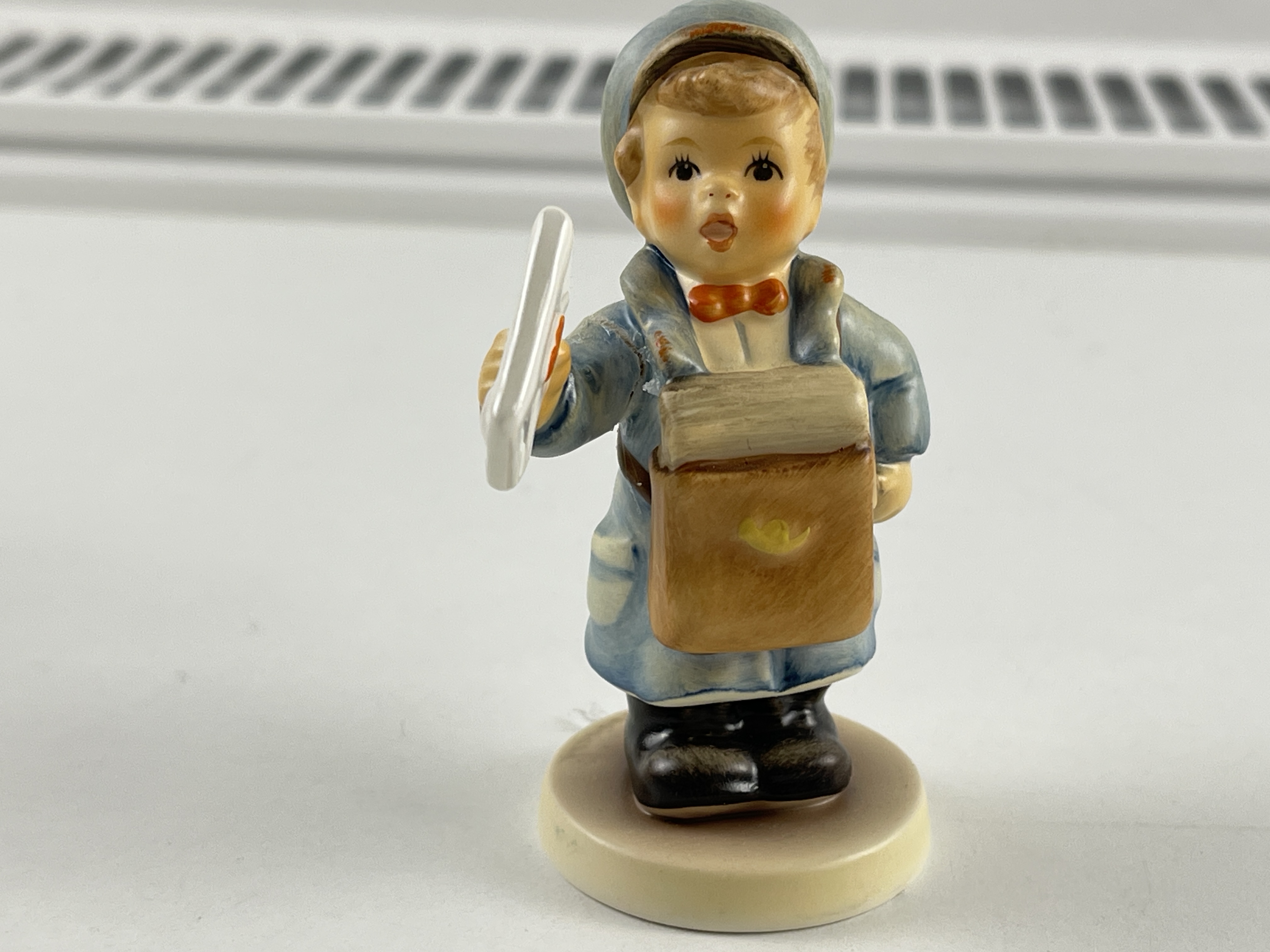 Hummel Figur 119 4/0 Eilbote 8,5 cm. 1 Wahl. Top Zustand   