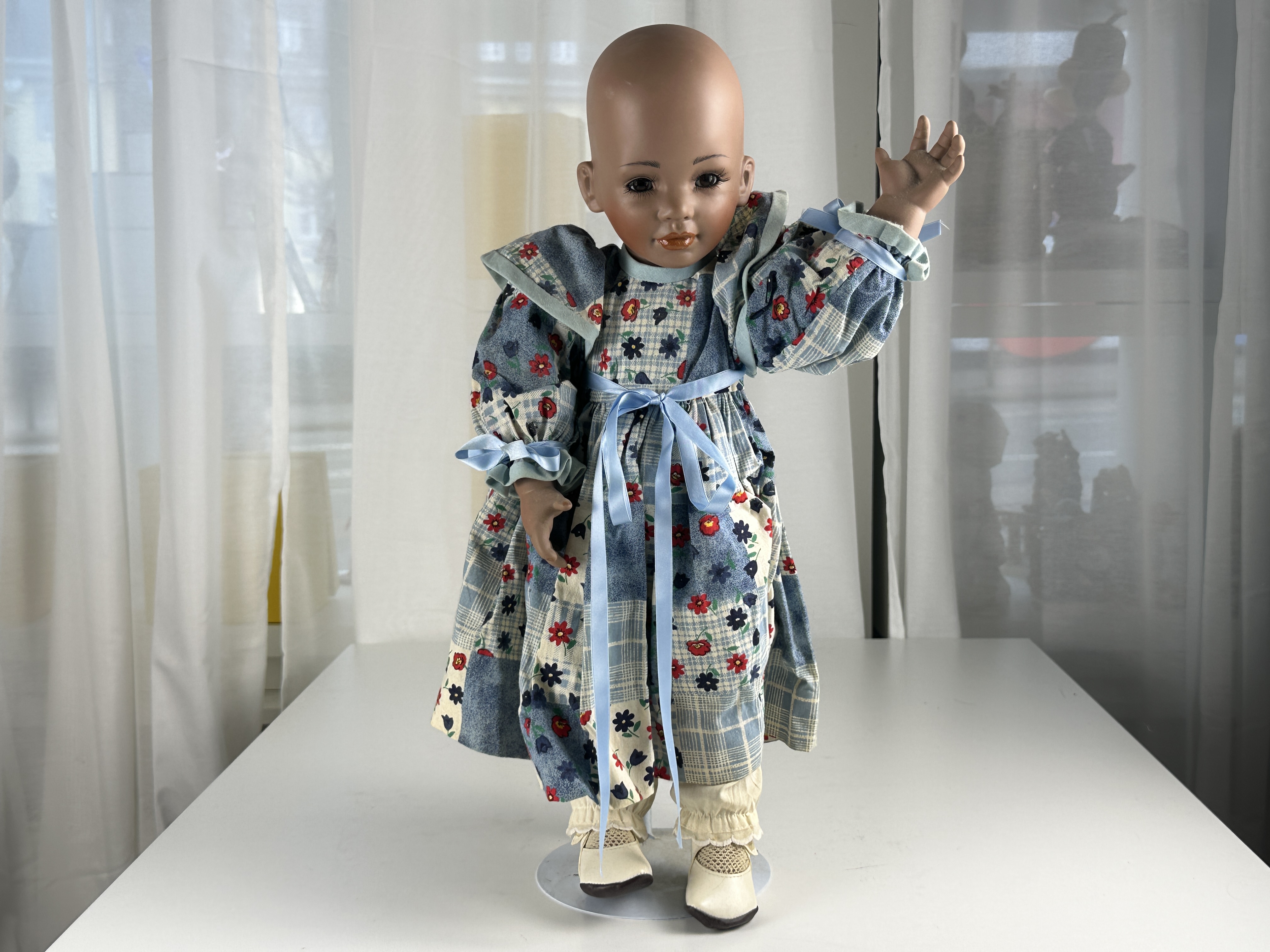 Künstlerpuppe Porzellan Puppe 53 cm. Zustand siehe Fotos