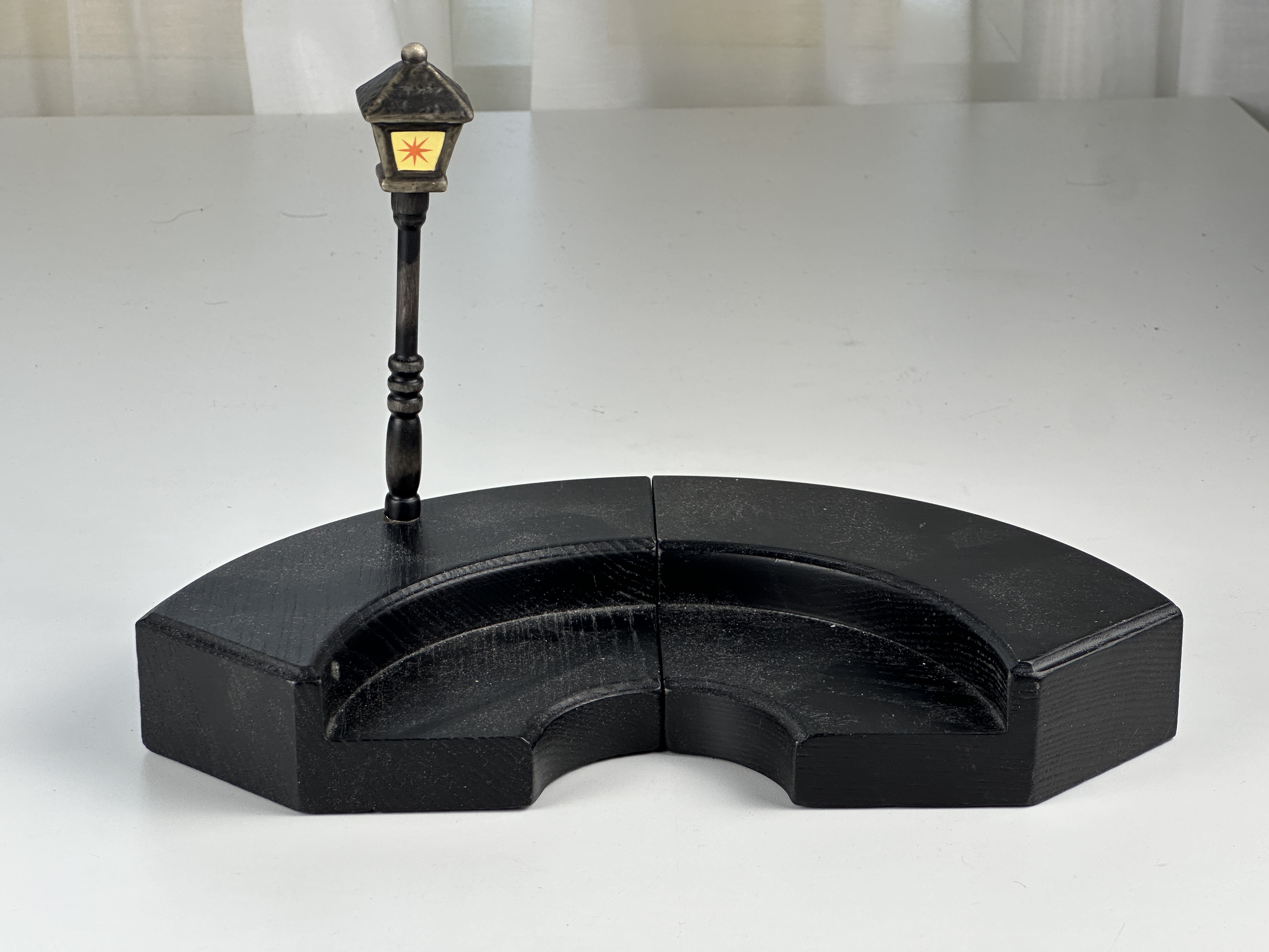 Hummel Podest / Display für Chor. Top Zustand