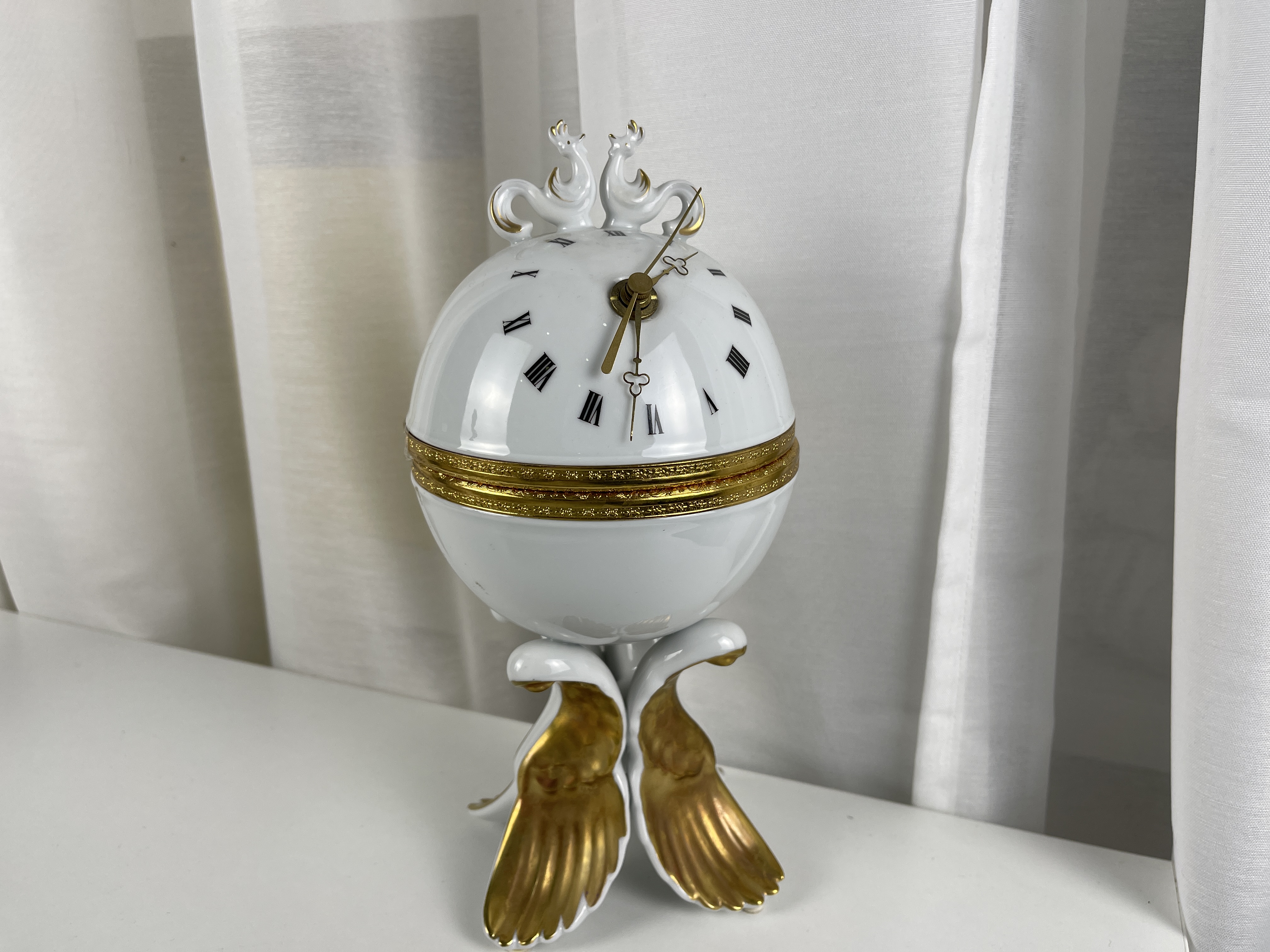 Standuhr Porzellan  26 cm - Zustand siehe Fotos 