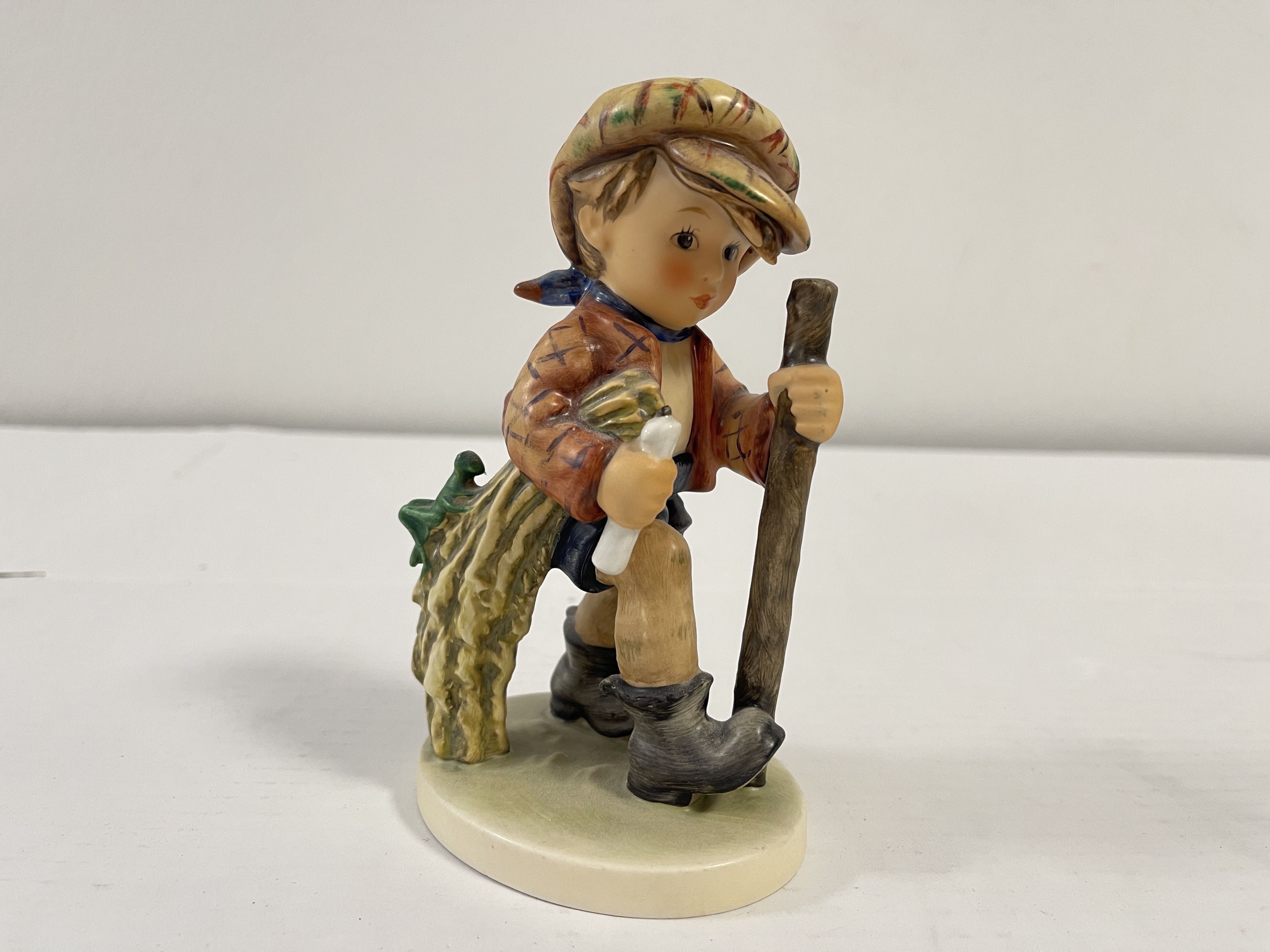  Hummel Figur 386 Auf heimlichen Wegen 14 cm. 1 Wahl. Top Zustand