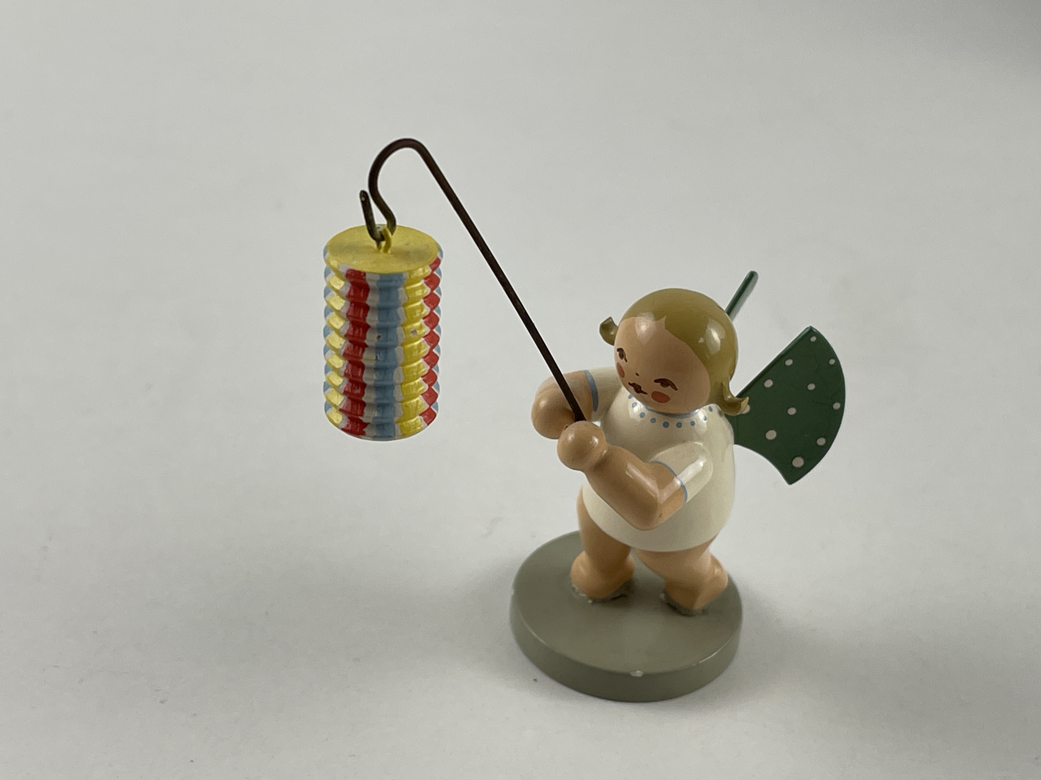Erzgebirge Wendt und Kühn Figur Engel 9 cm. Zustand siehe Fotos  