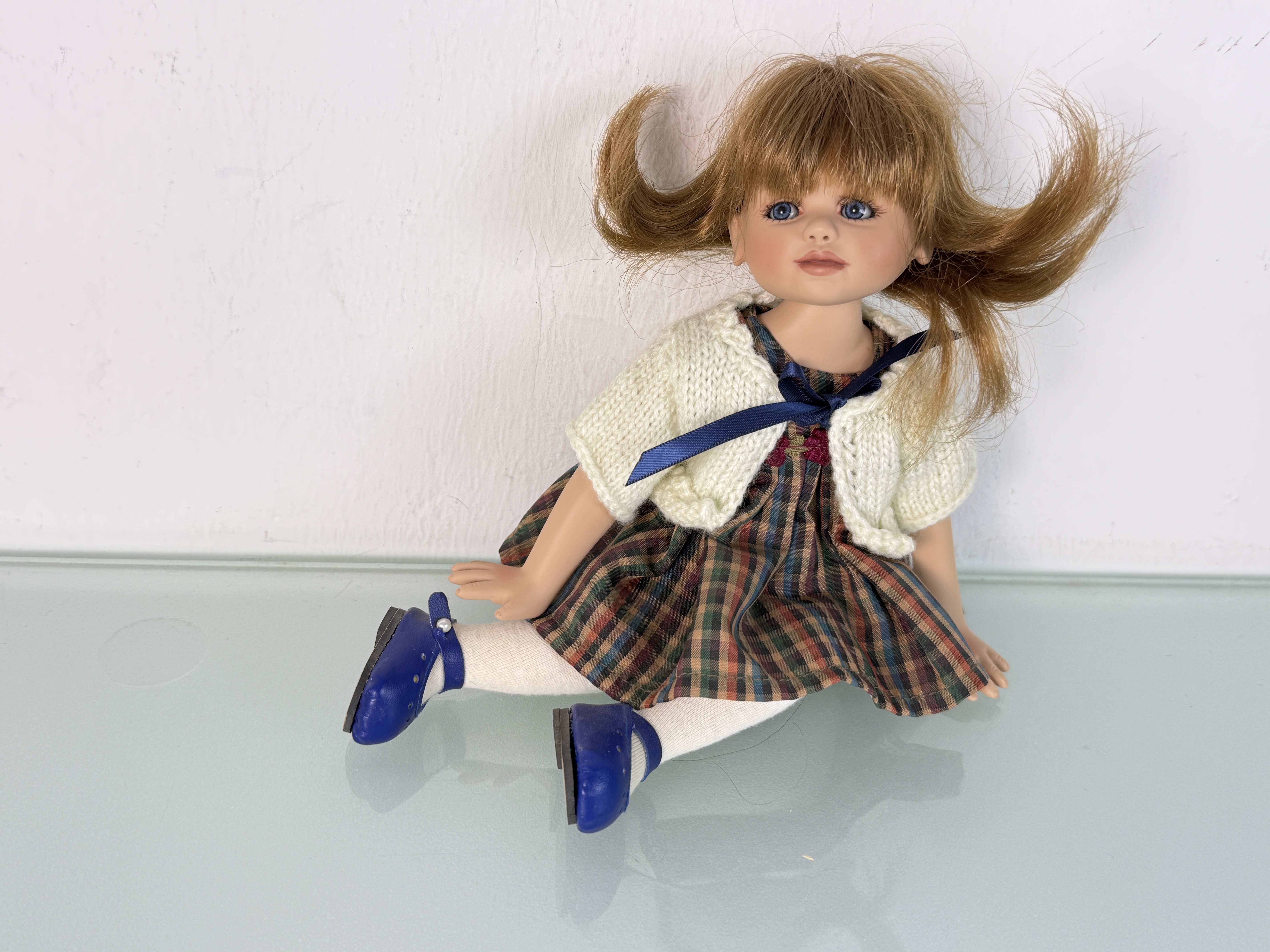 Künstlerpuppe Gabriele Müller Porzellan Puppe 23 cm. Top Zustand.  