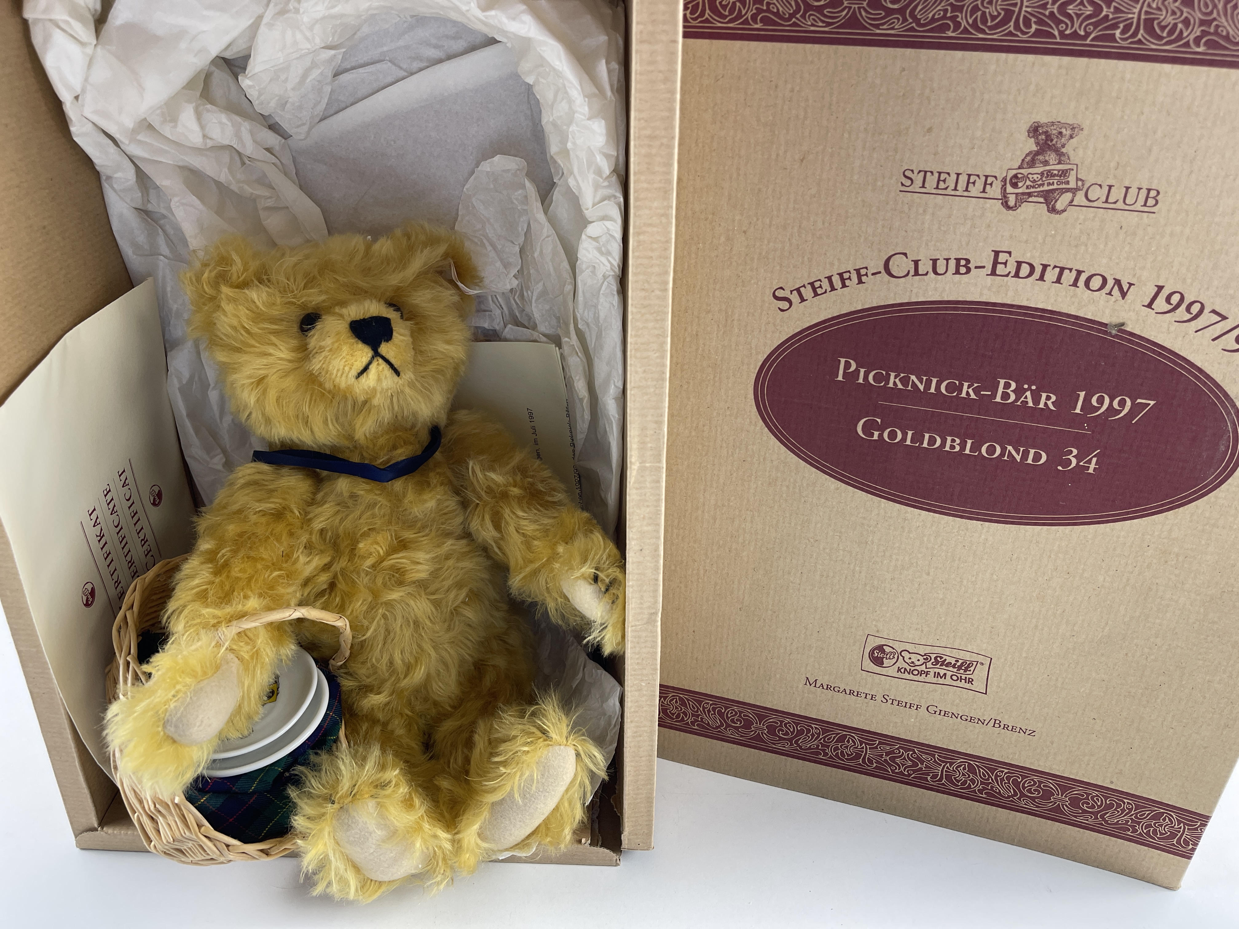 Steiff Tier 420108 Picknick Bär 34 cm mit Ovp + Zertifikat. OVP Rauchgeruch