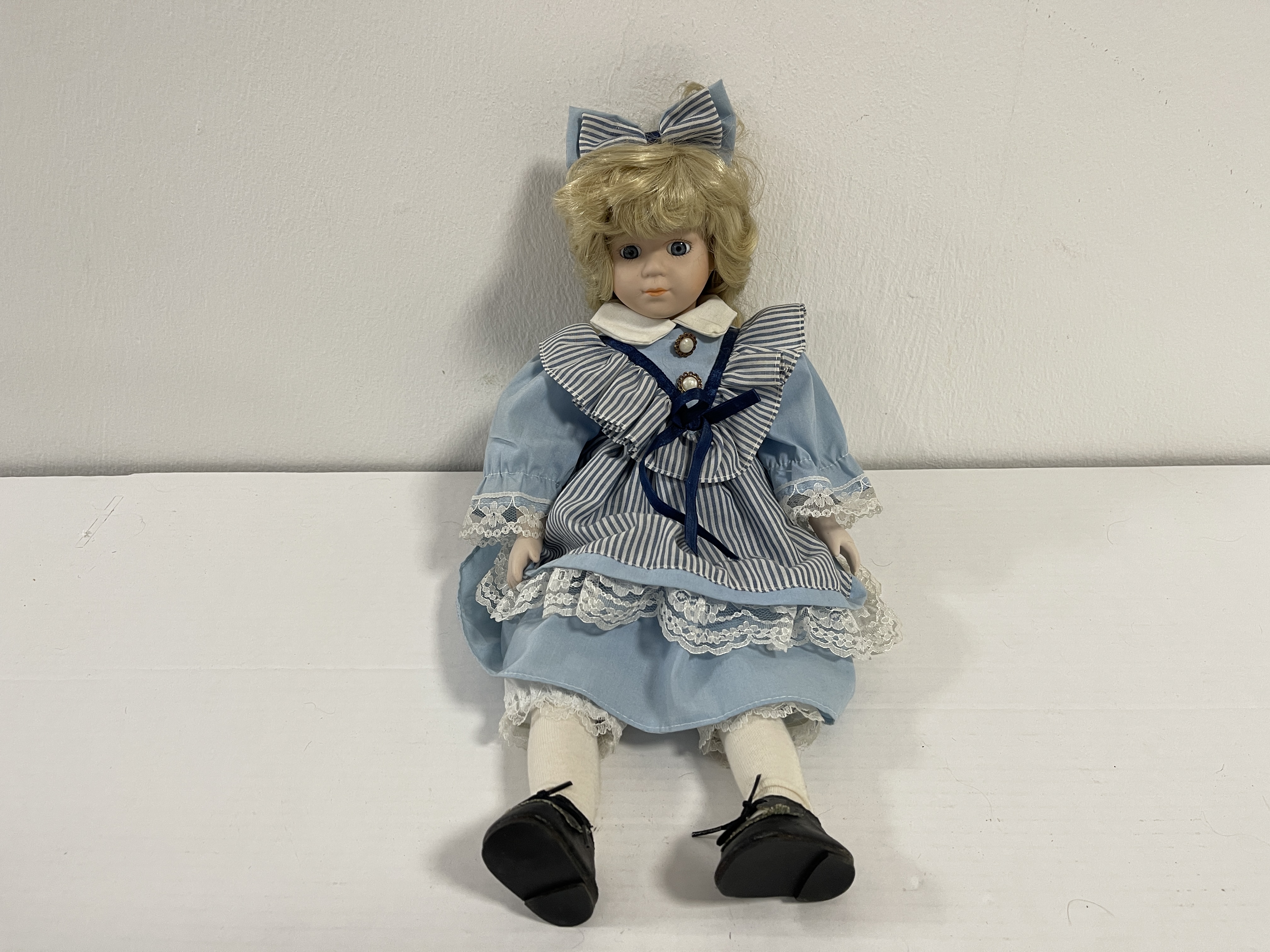 Künstlerpuppe Porzellan Puppe 42 cm.  Top Zustand  