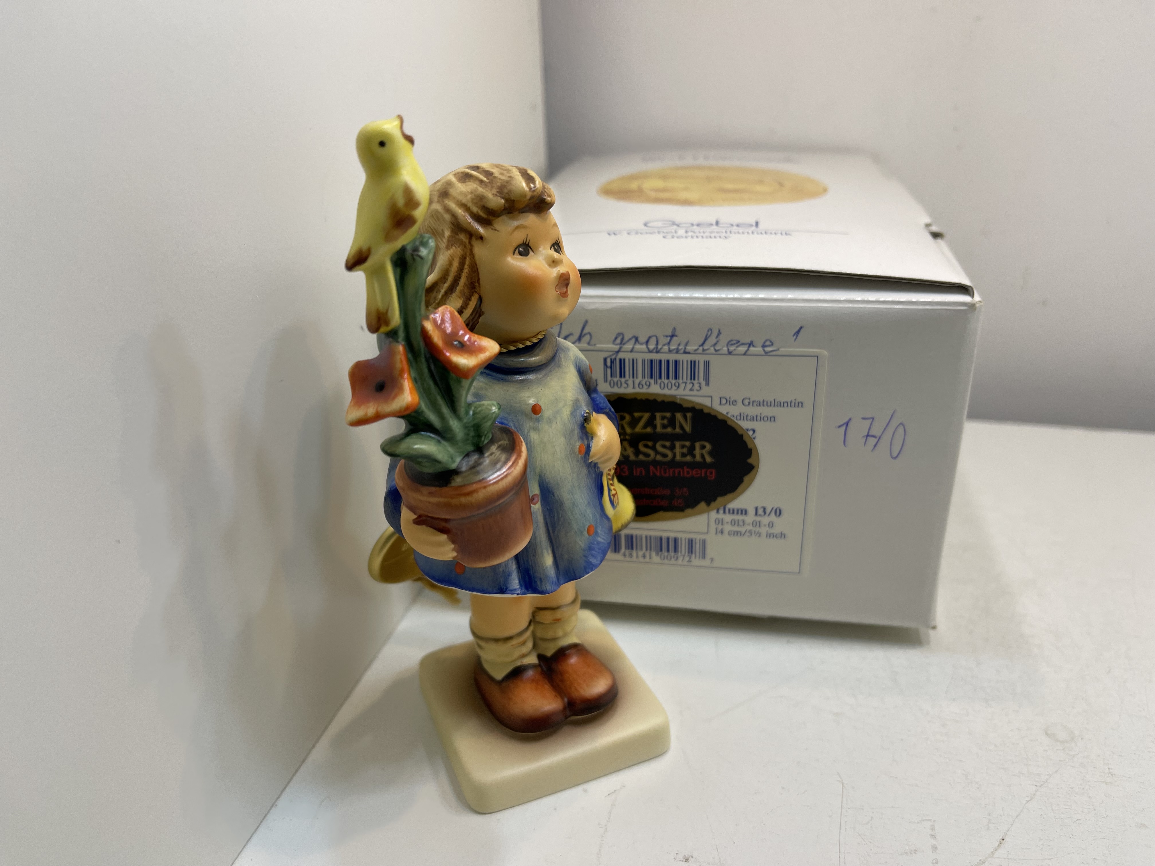 Hummel Figur 17/0 Ich Gratuliere 15 cm. ovp 1 Wahl. Top Zustand  Hummel Figur 17/0 Ich Gratuliere 15 cm. ovp 1 Wahl. Top Zustand