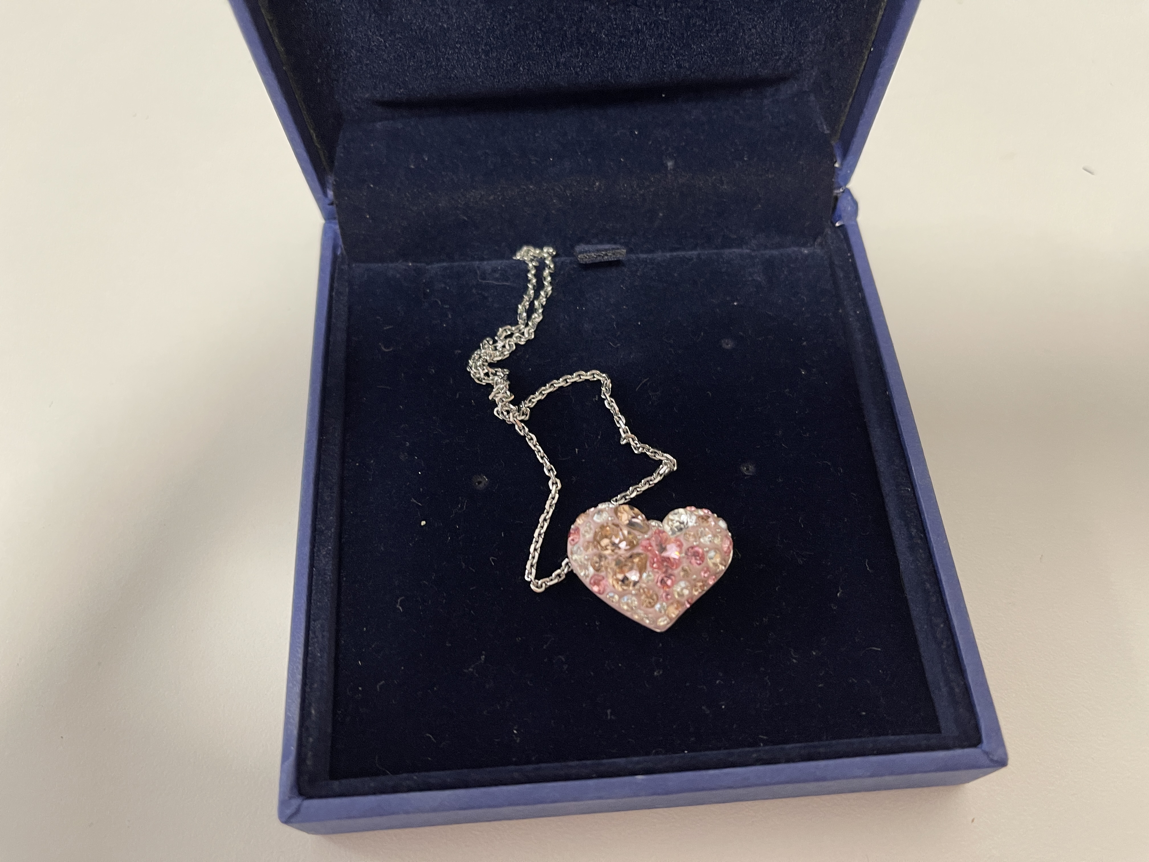 Swarovski Halskette ca. 45 cm + Kiste. Top Zustand 