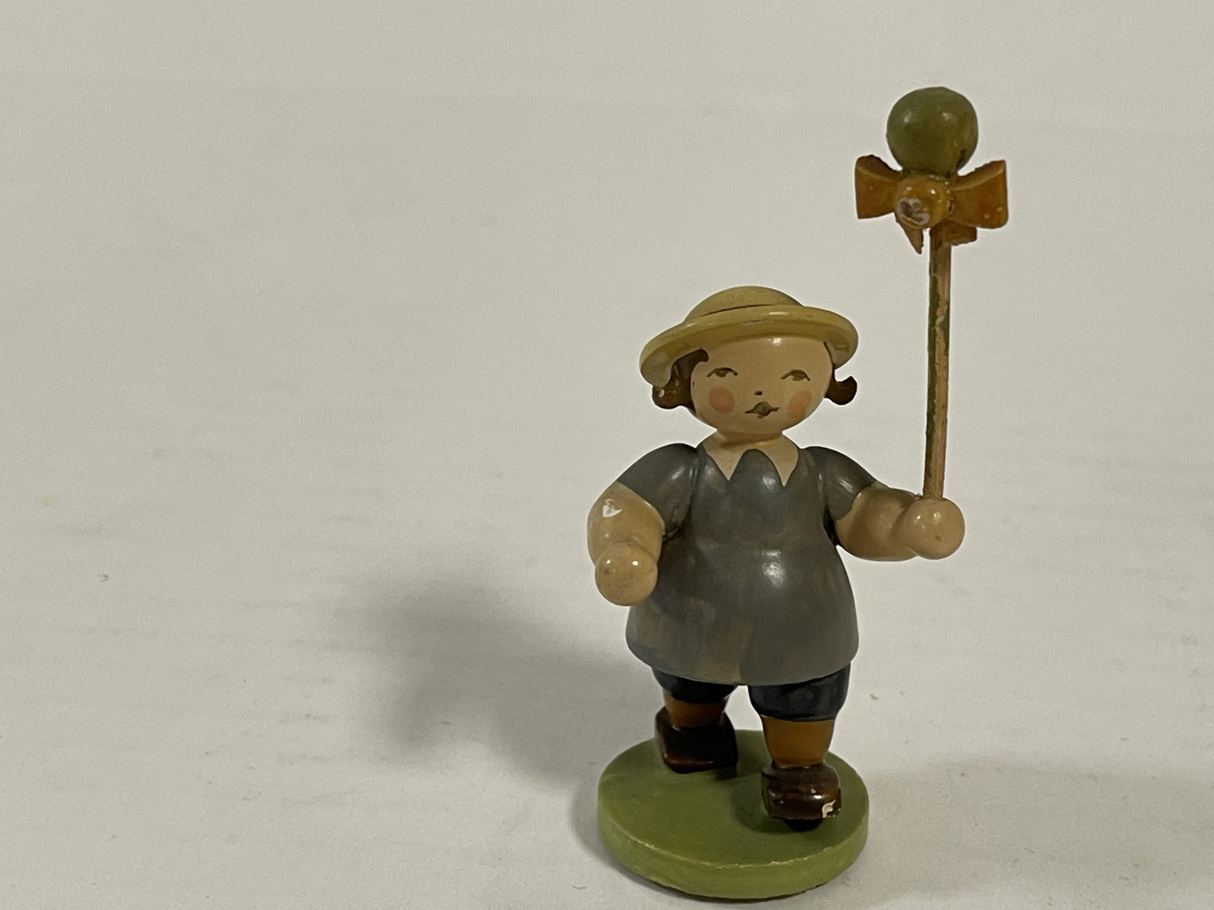  Erzgebirge Figur 6,5 cm. Zustand siehe Fotos 