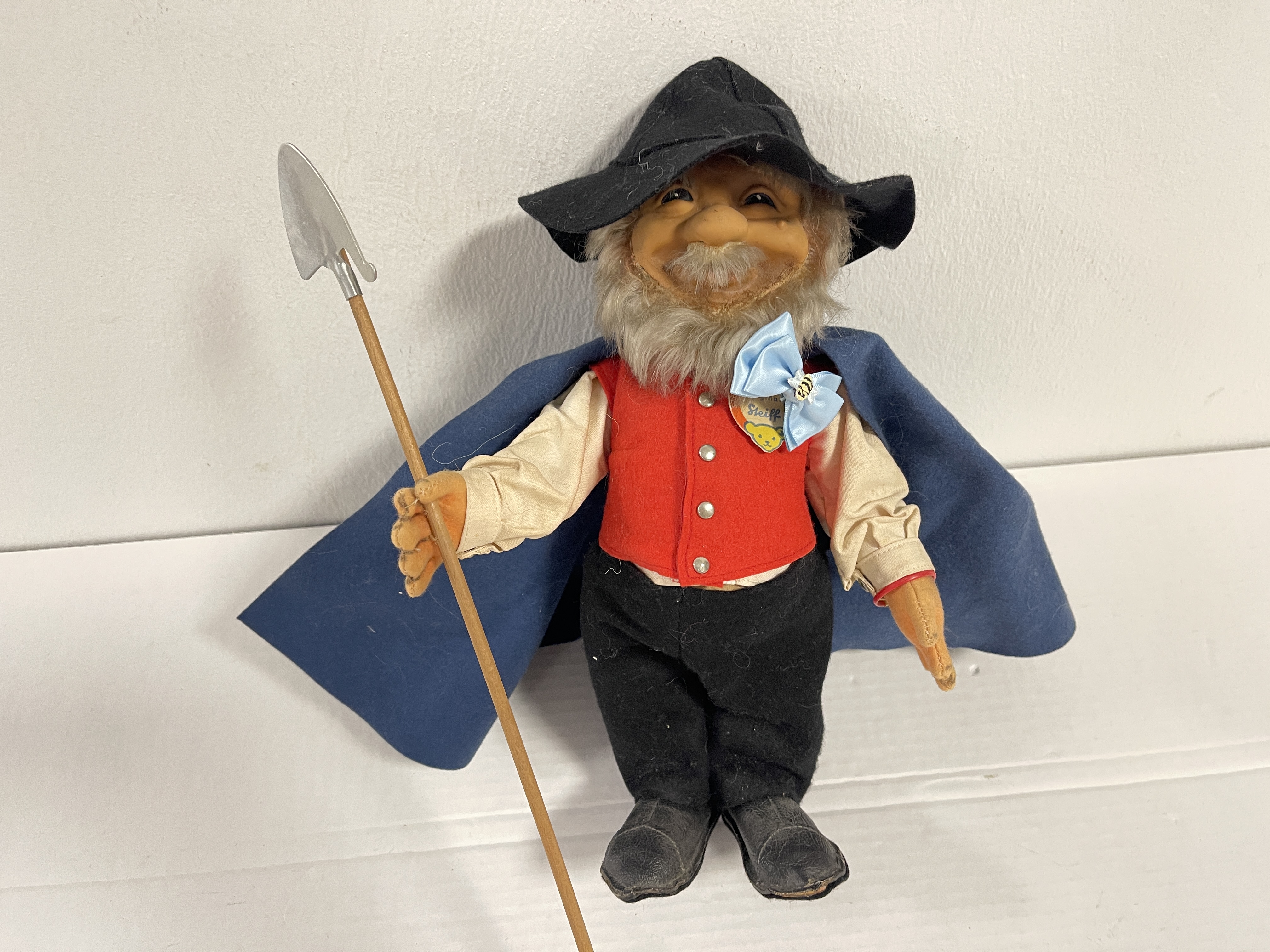 Steiff  8735,00 Schäfer 30 cm. Zustand siehe Fotos 