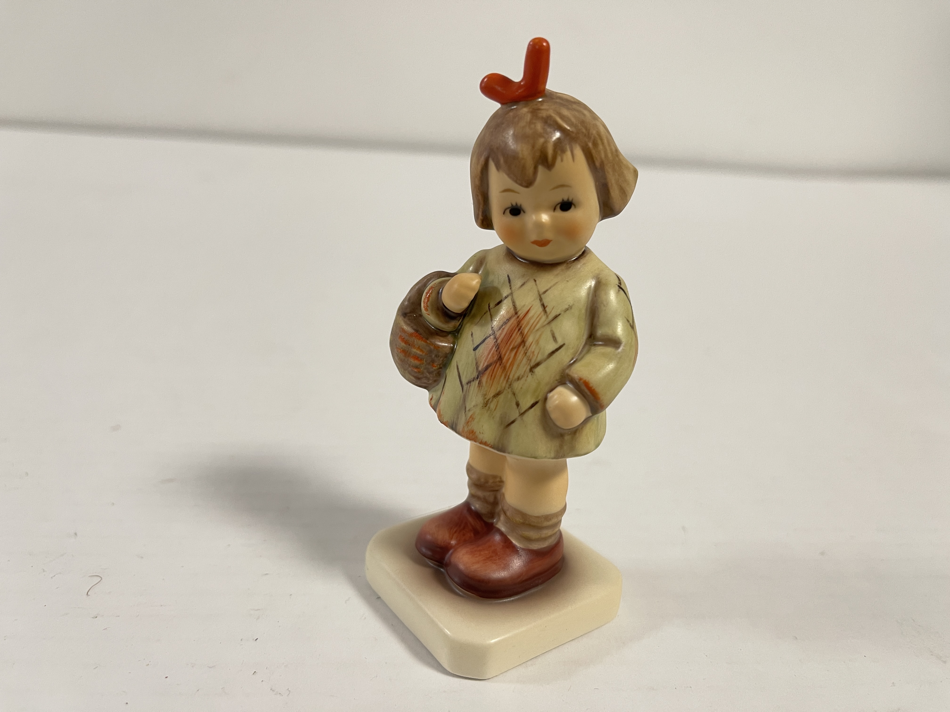  M.I. Hummel Figur 479 Ich bring Dir was 10 cm. 1 Wahl. Top Zustand  