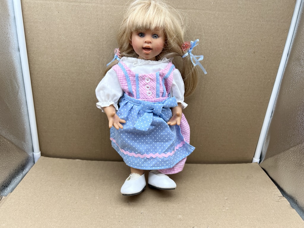 Rosemarie Anna Müller Vinyl Künstlerpuppe Puppe 35 cm.   Rosemarie Anna Müller Vinyl Künstlerpuppe Puppe 35 cm.