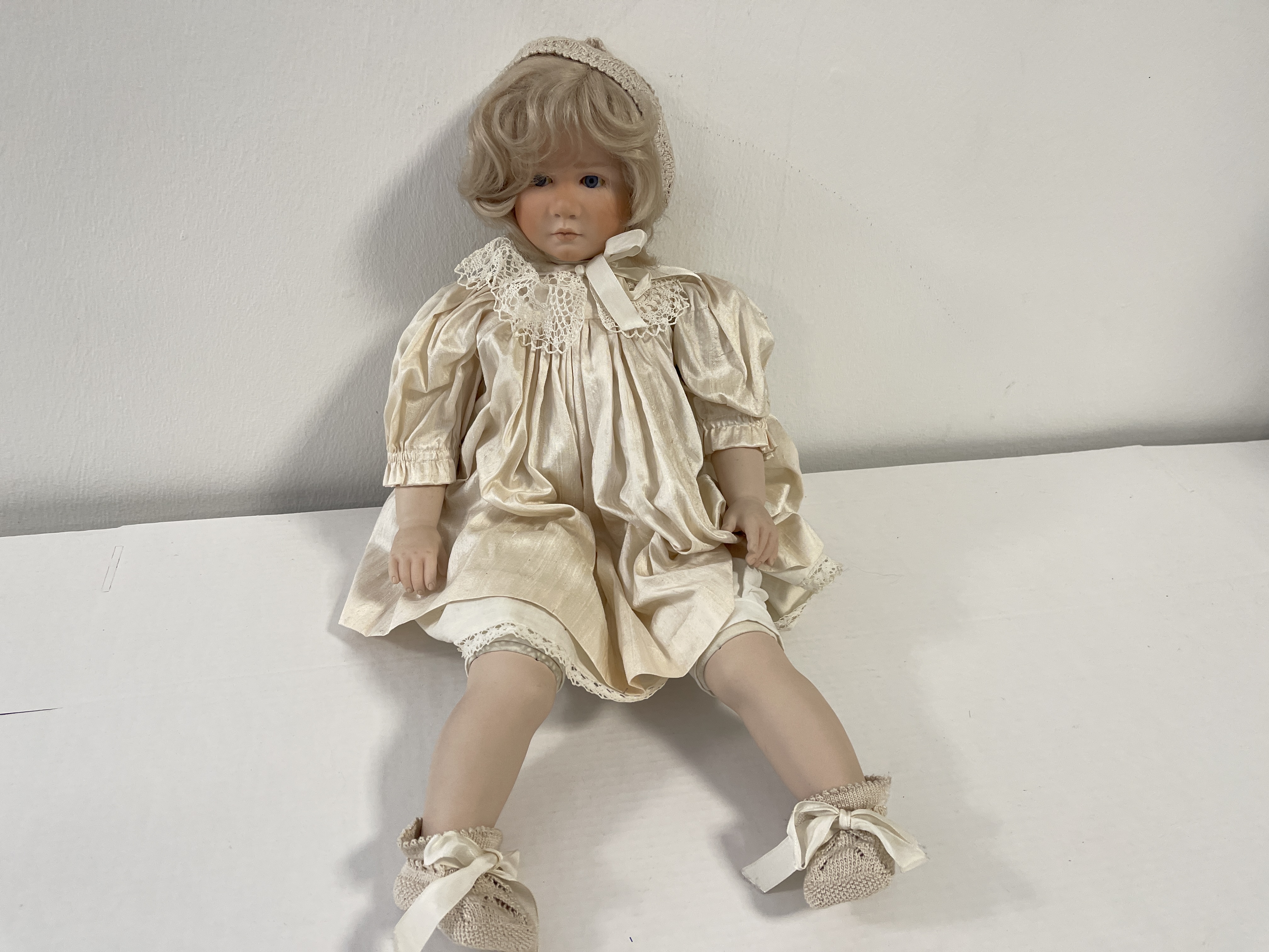 Künstlerpuppe  Ruth Treffeisen Porzellan Puppe 60 cm. Top Zustand  