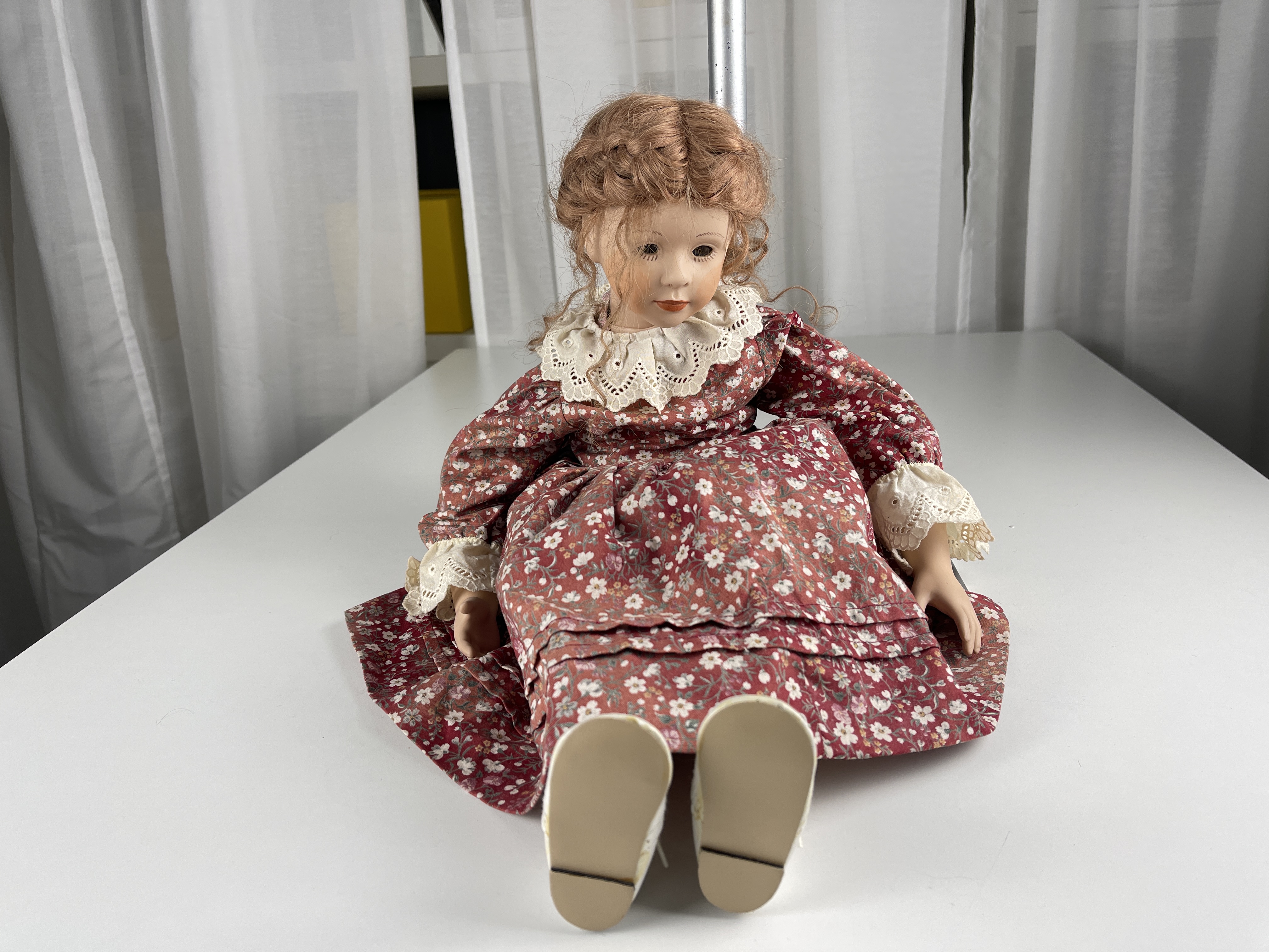 Porzellan Sammler Puppe 30 cm - Defekt