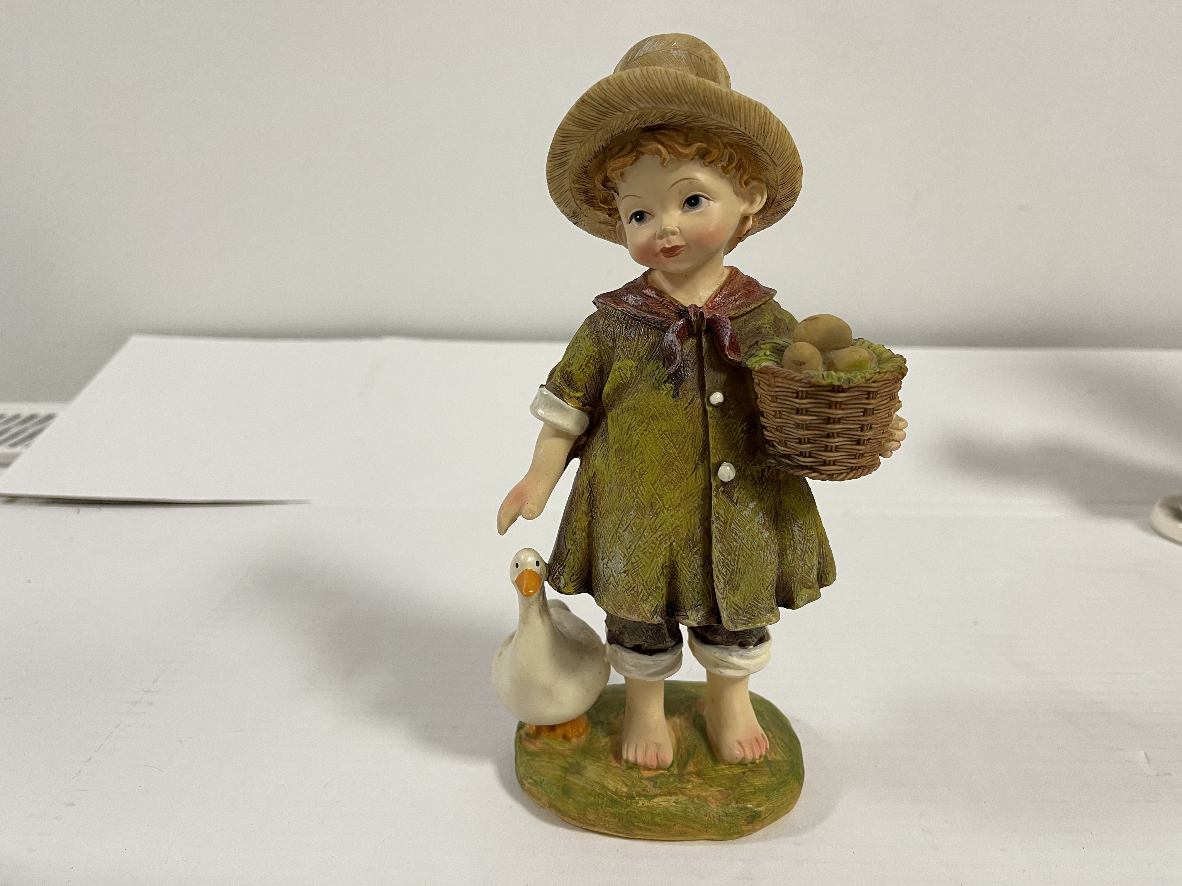 Sammler Figur Kunststoff 22 cm. Zustand siehe Fotos     