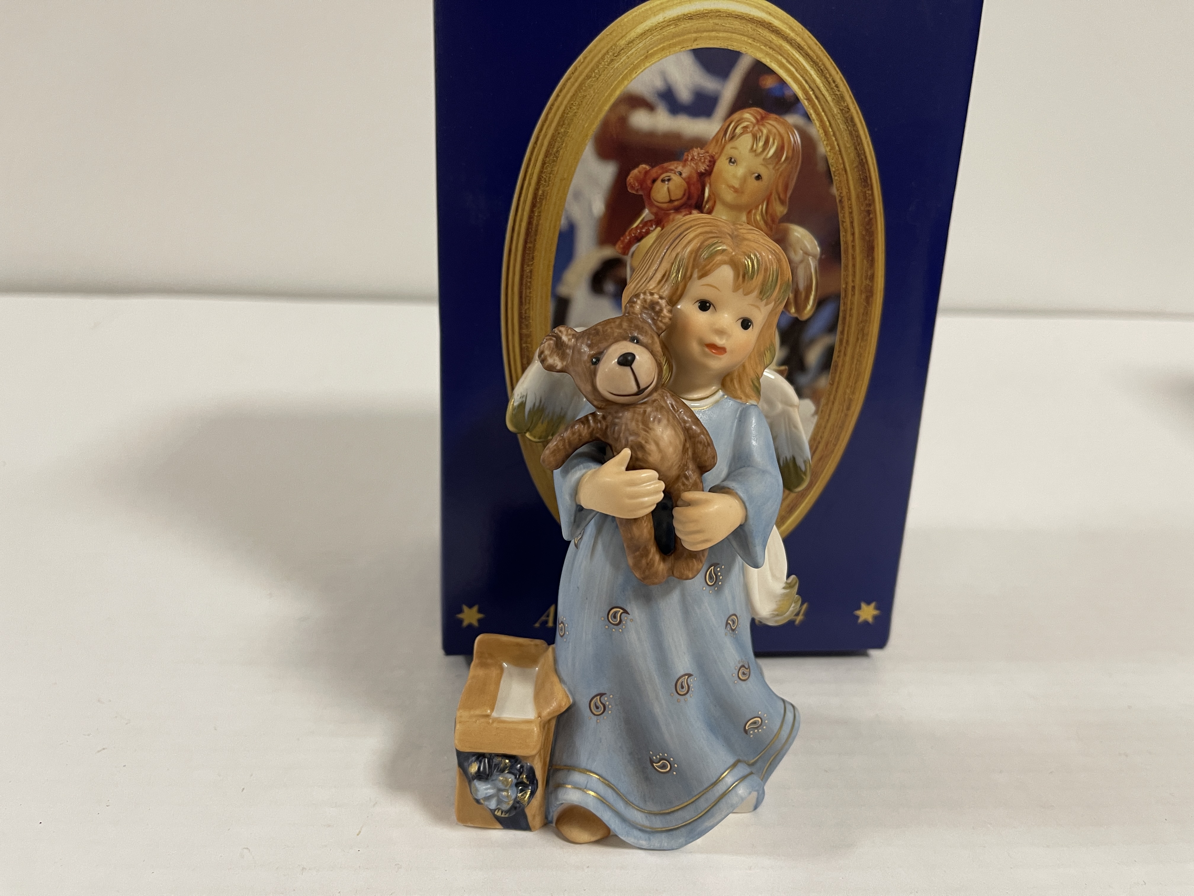 Goebel Figur Engel 2004 Jahresengel 13,5  cm. 1 Wahl. Top Zustand  