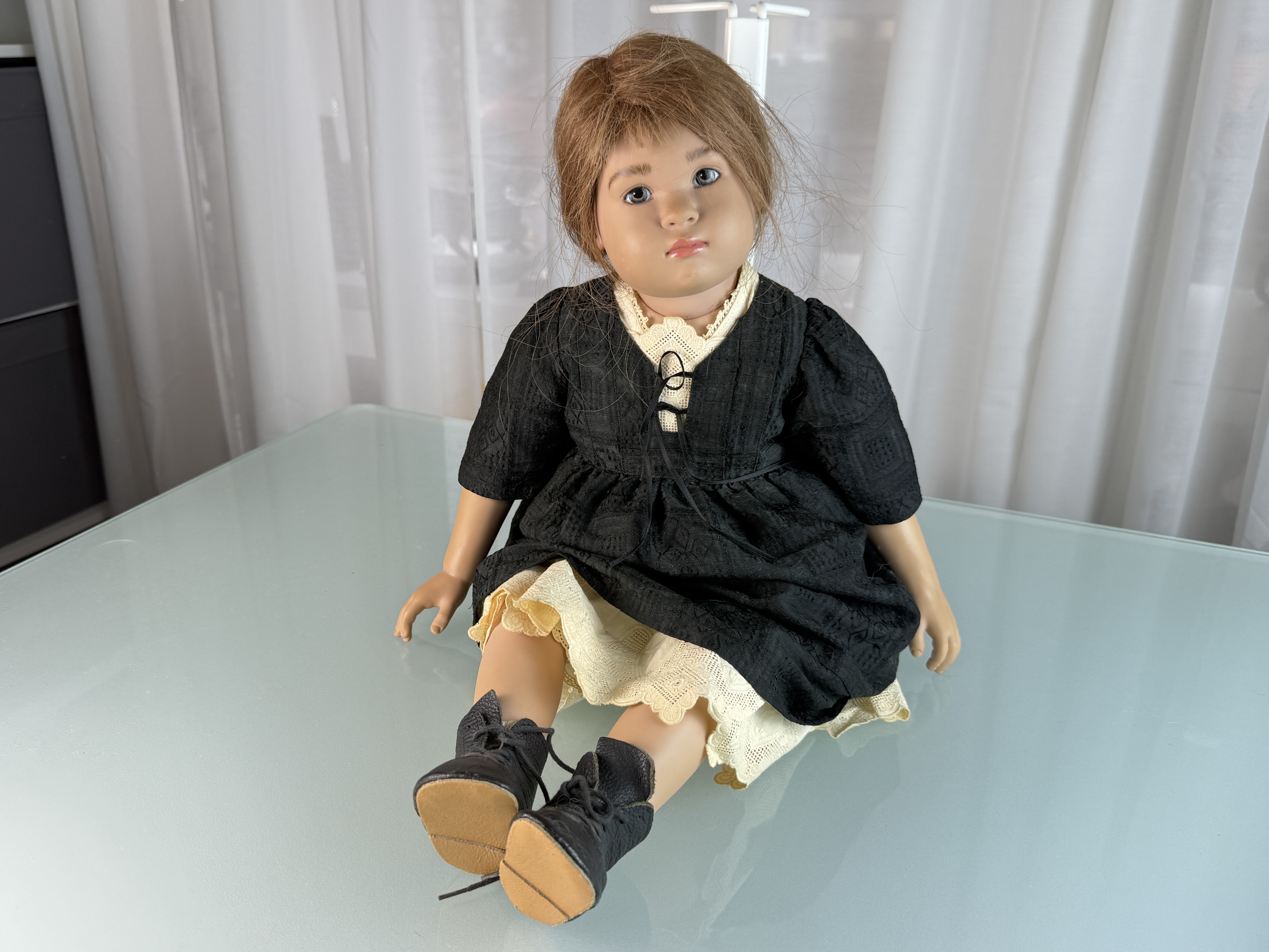 Künstlerpuppe Sigikid Sabine Esche Vinyl Puppe 62 cm. Raucherhaushalt