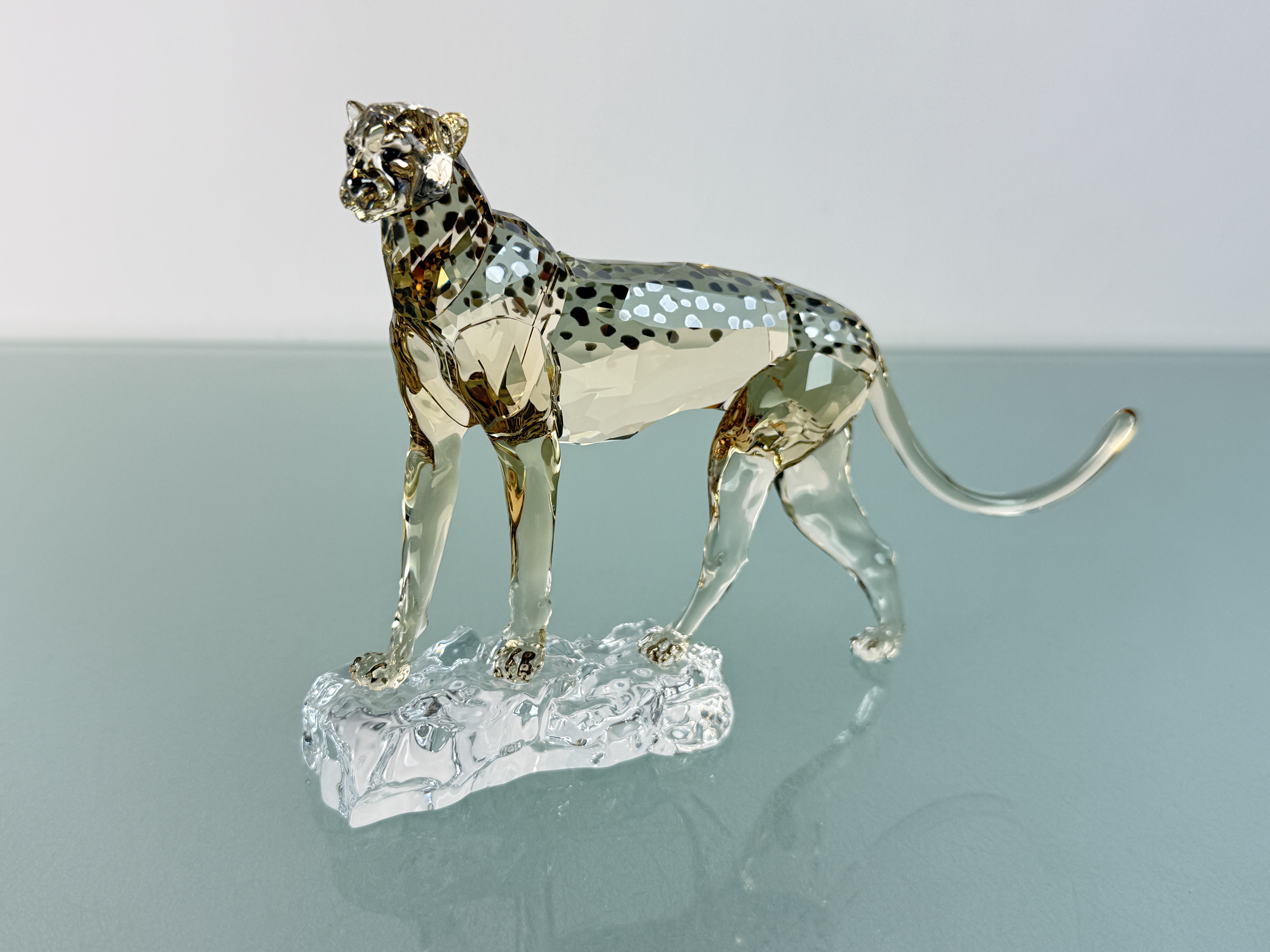  Swarovski Figur 5636241 SCS Jahresfigur Gepard Mehira 15,4 cm Top Zustand 