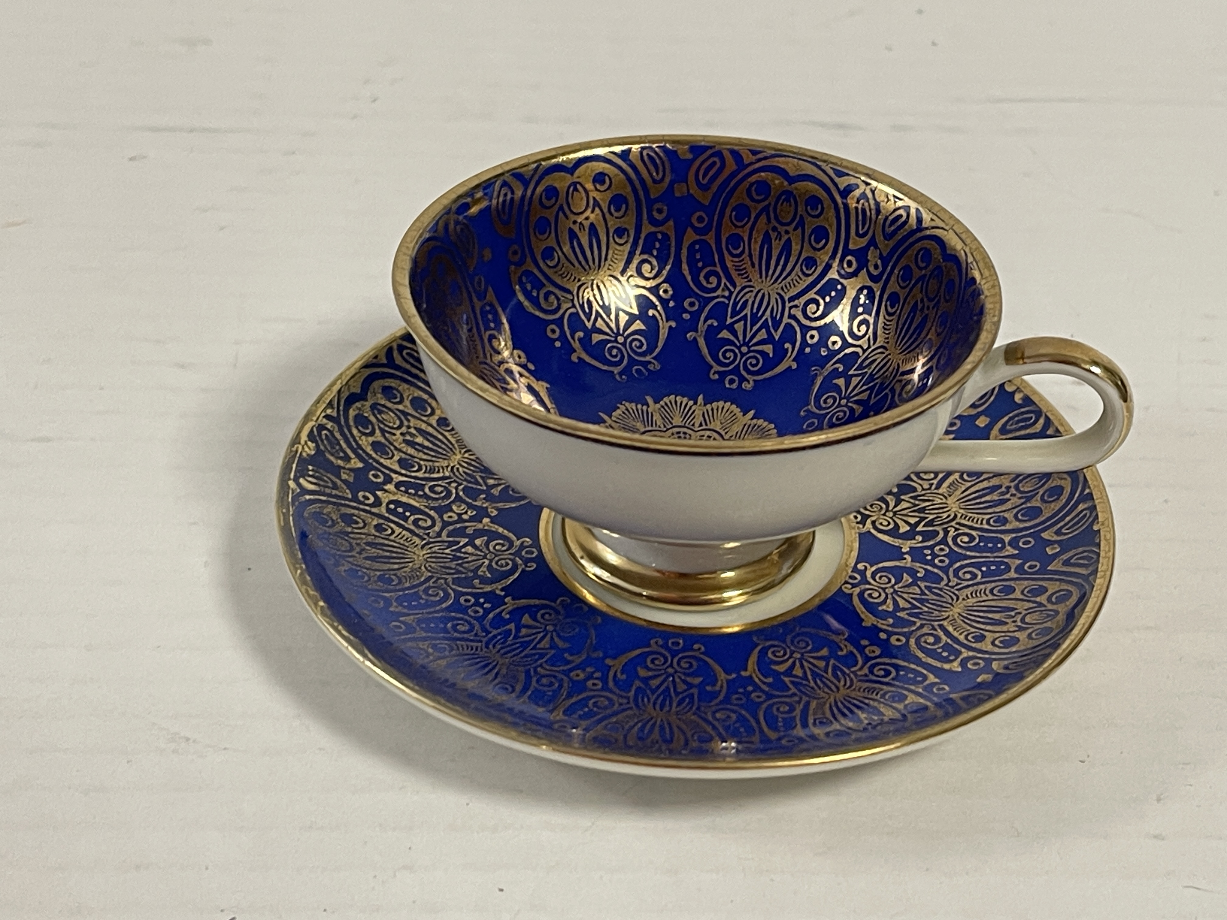 Porzellan Sammlertasse 4 cm + Untertasse 11,5 cm - Top Zustand. 