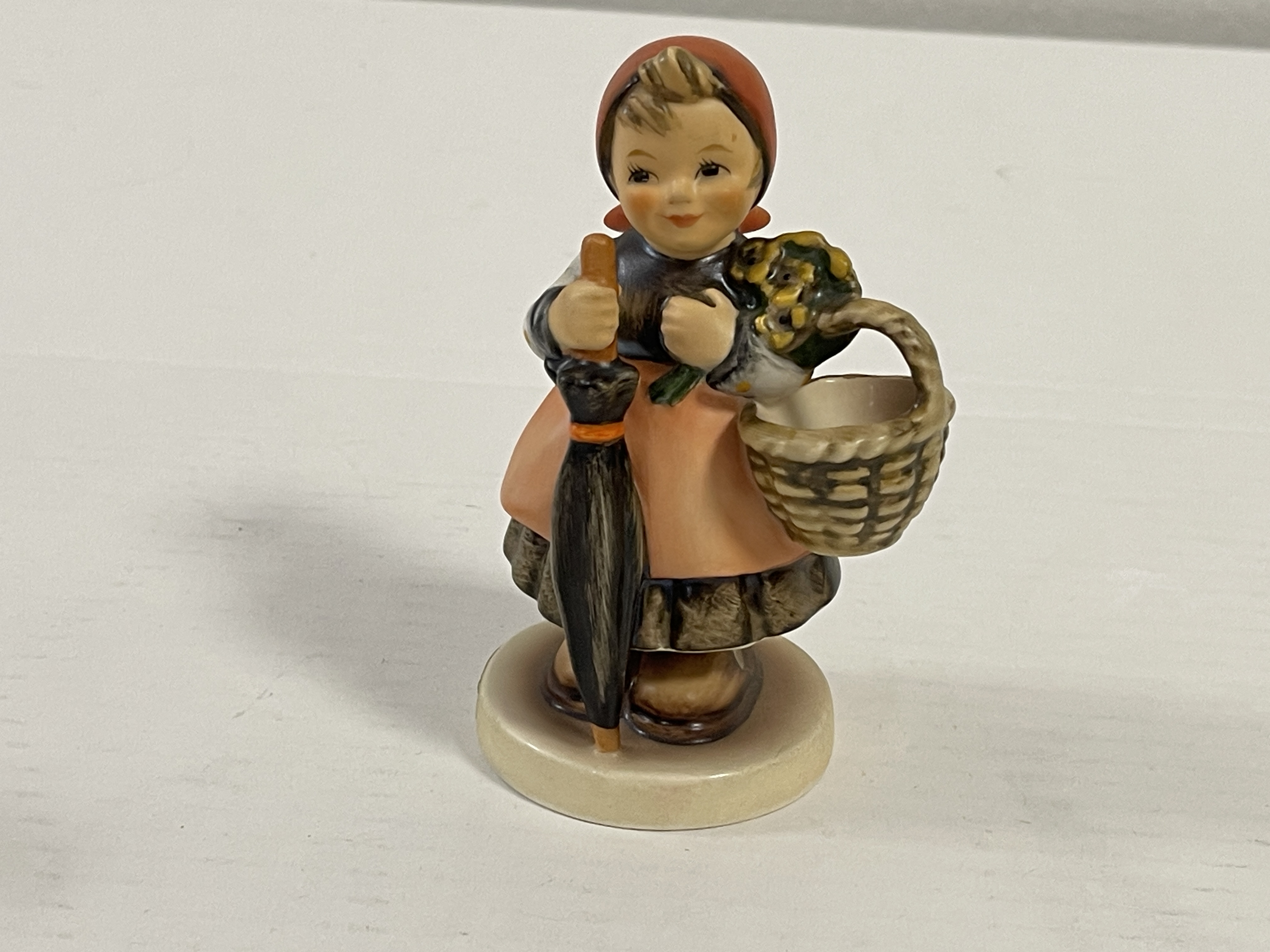  Hummel Figur 350 Zum Festtag 10,5 cm. 1 Wahl. Zustand  siehe Fotos