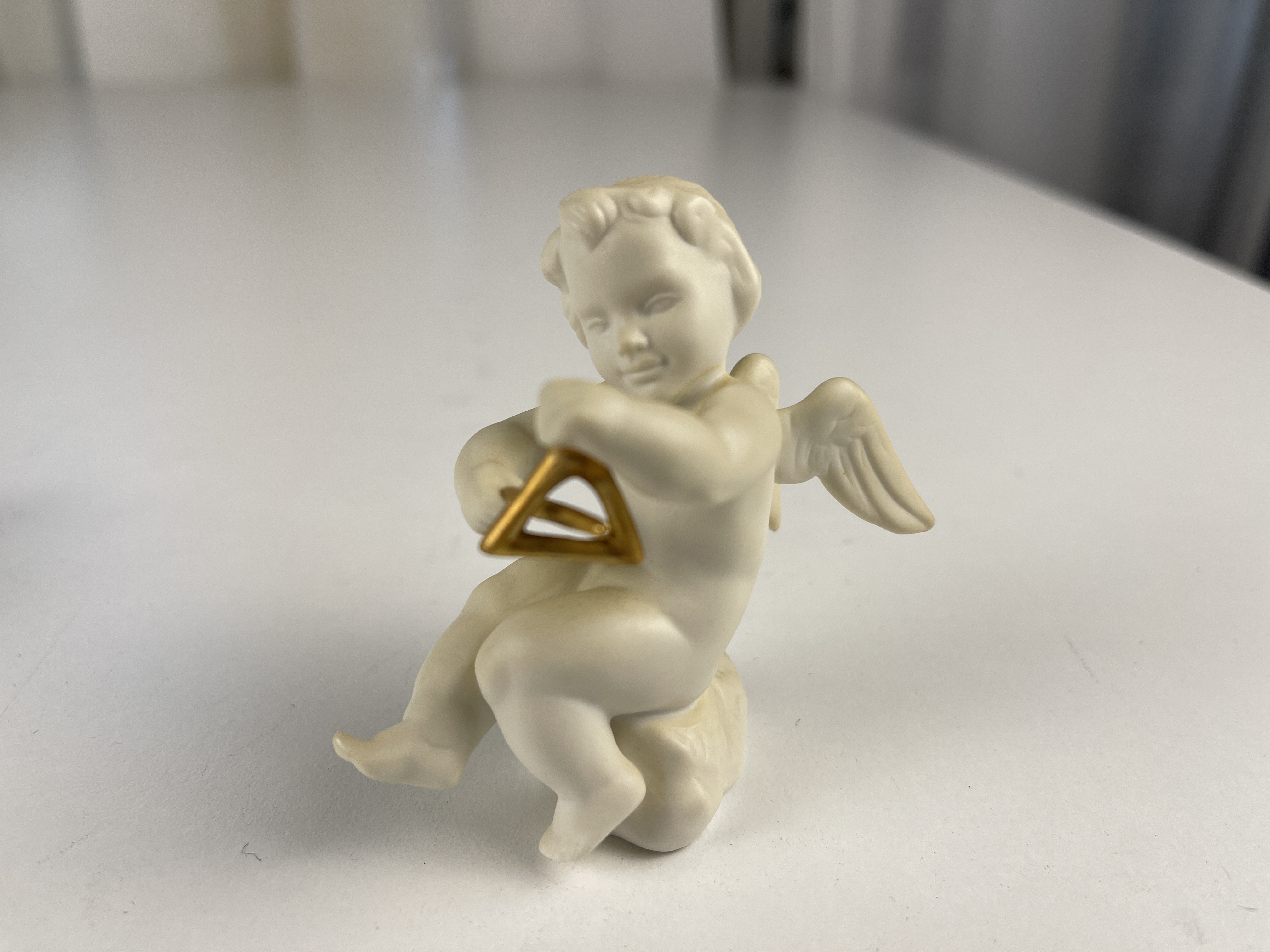  Hutschenreuther Figur "Engelskonzert" Engel mit Triangel 7 cm.  Zustand siehe Fotos