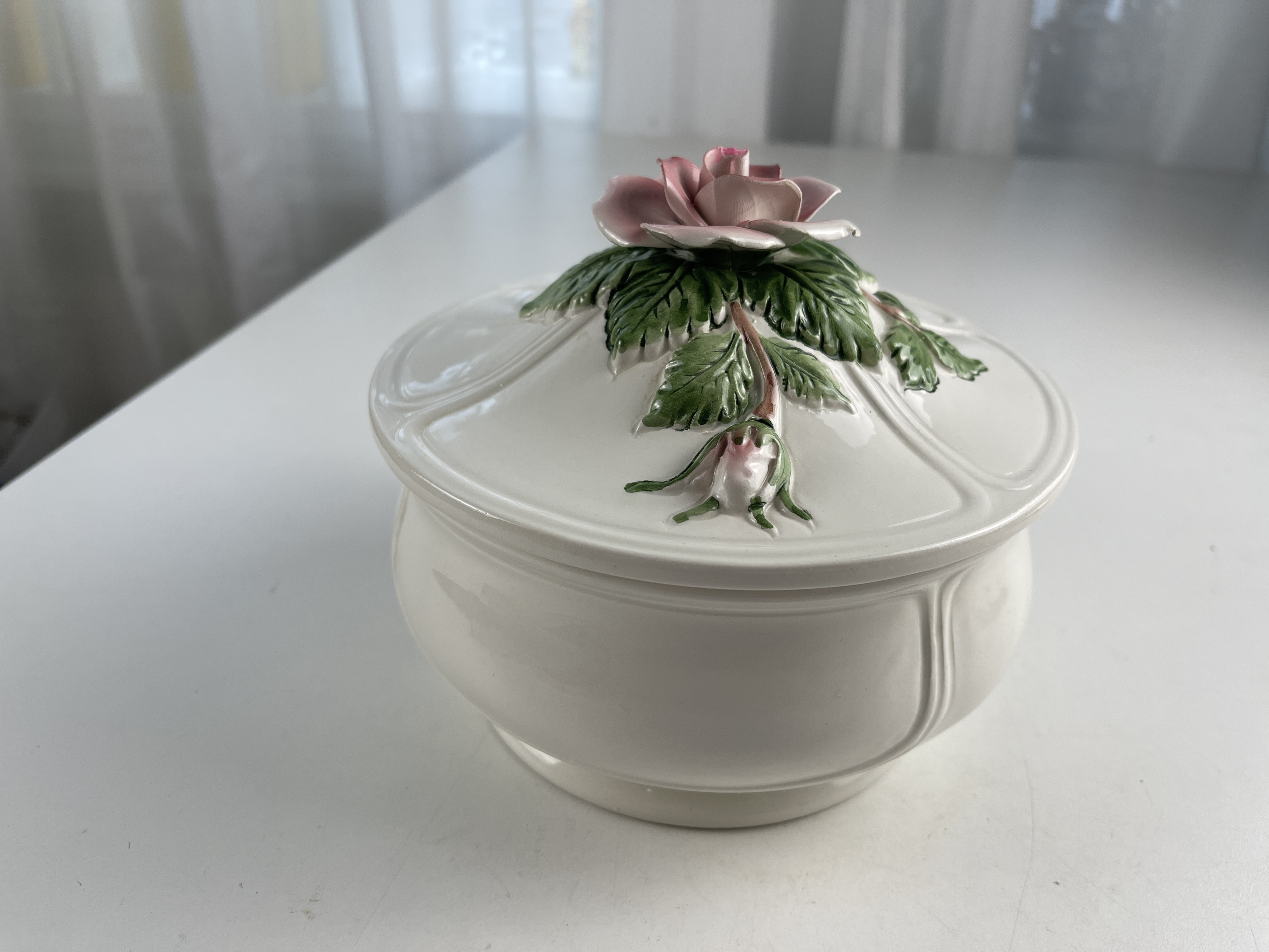 Sammler Porzellan Deckeldose 18 x 16 cm - Top  Zustand   