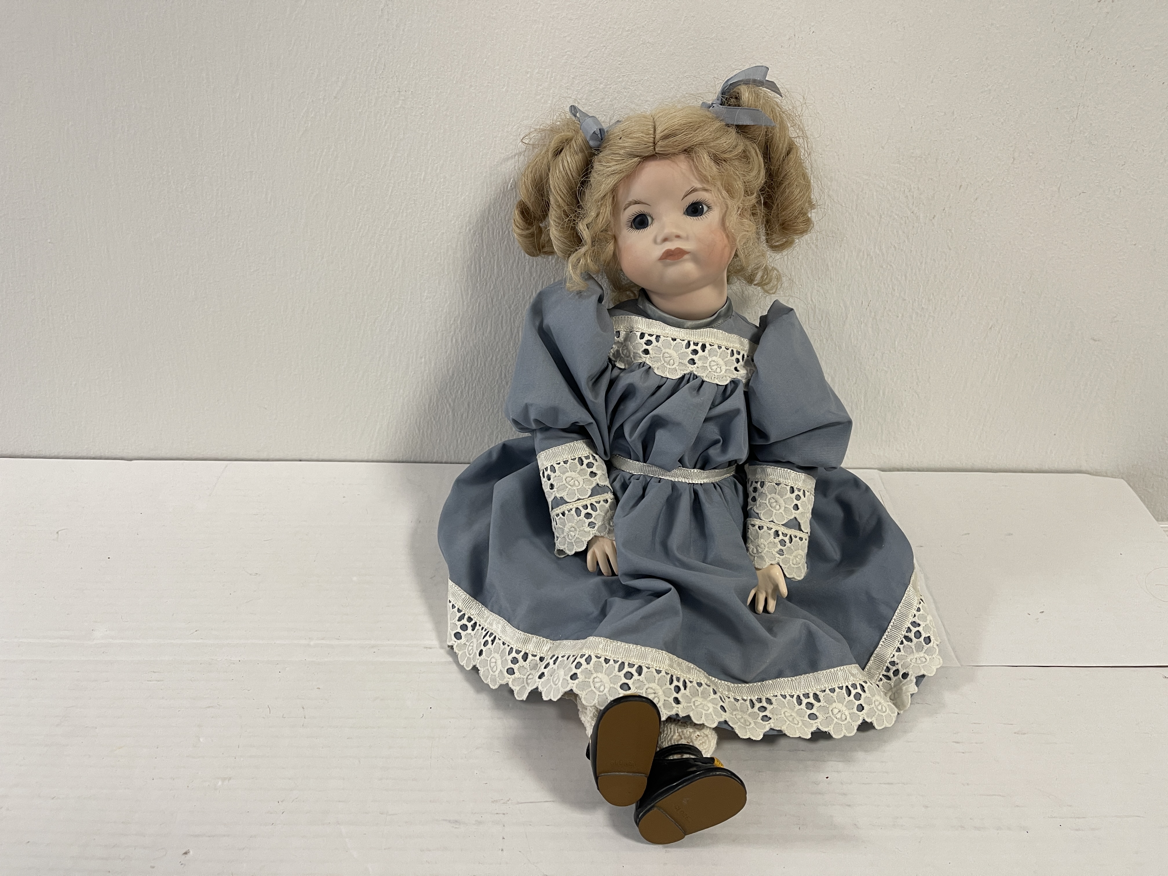 Porzellan Künstlerpuppe Puppe 44 cm. Zustand siehe Fotos 