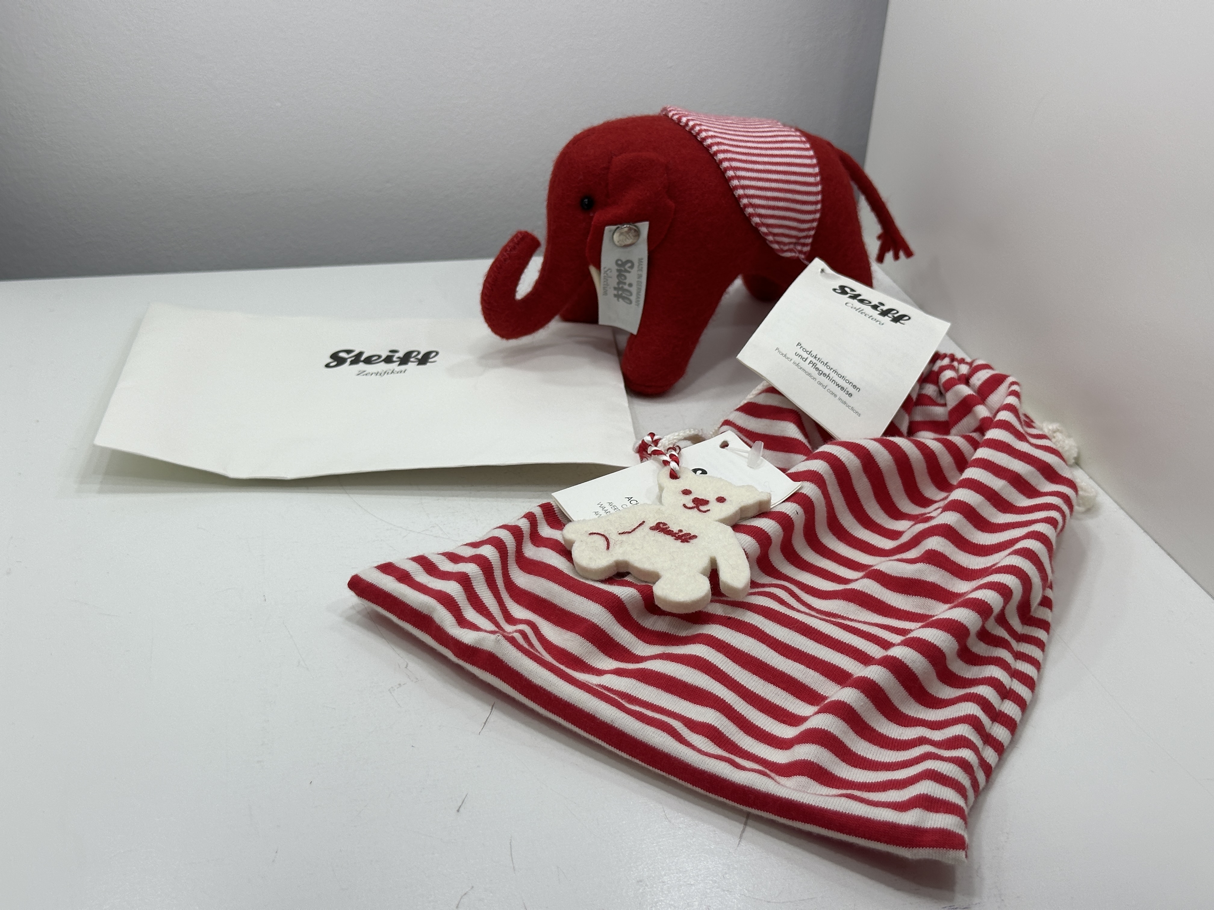Steiff Tier 035814 Filzelefant 14 cm. Mit OVP & Zertifikat. Top Zustand