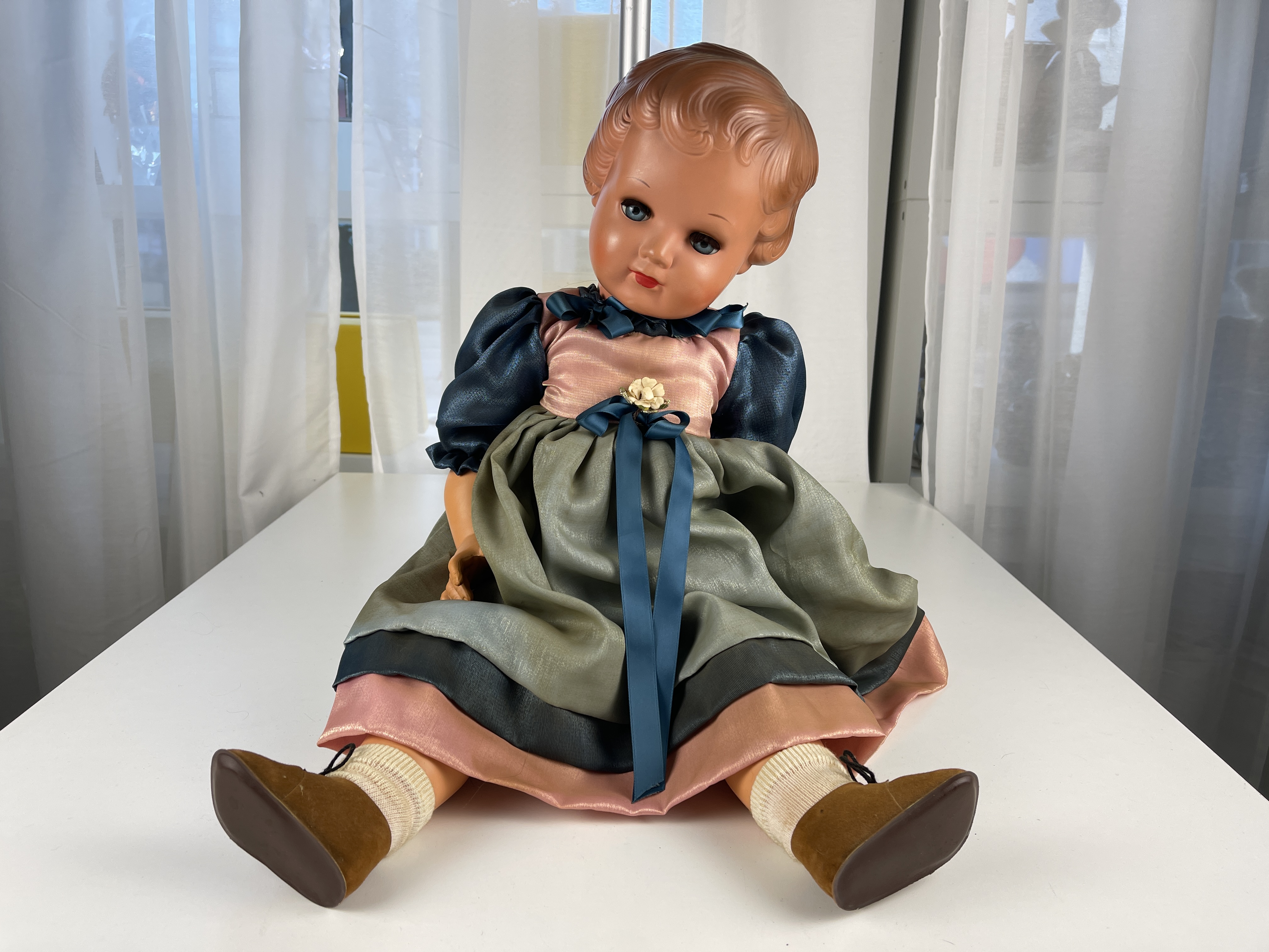 Künstlerpuppe Sammler Puppe alte Zelluloid Puppe 64 cm Zustand  siehe Fotos Raucherhaushalt 