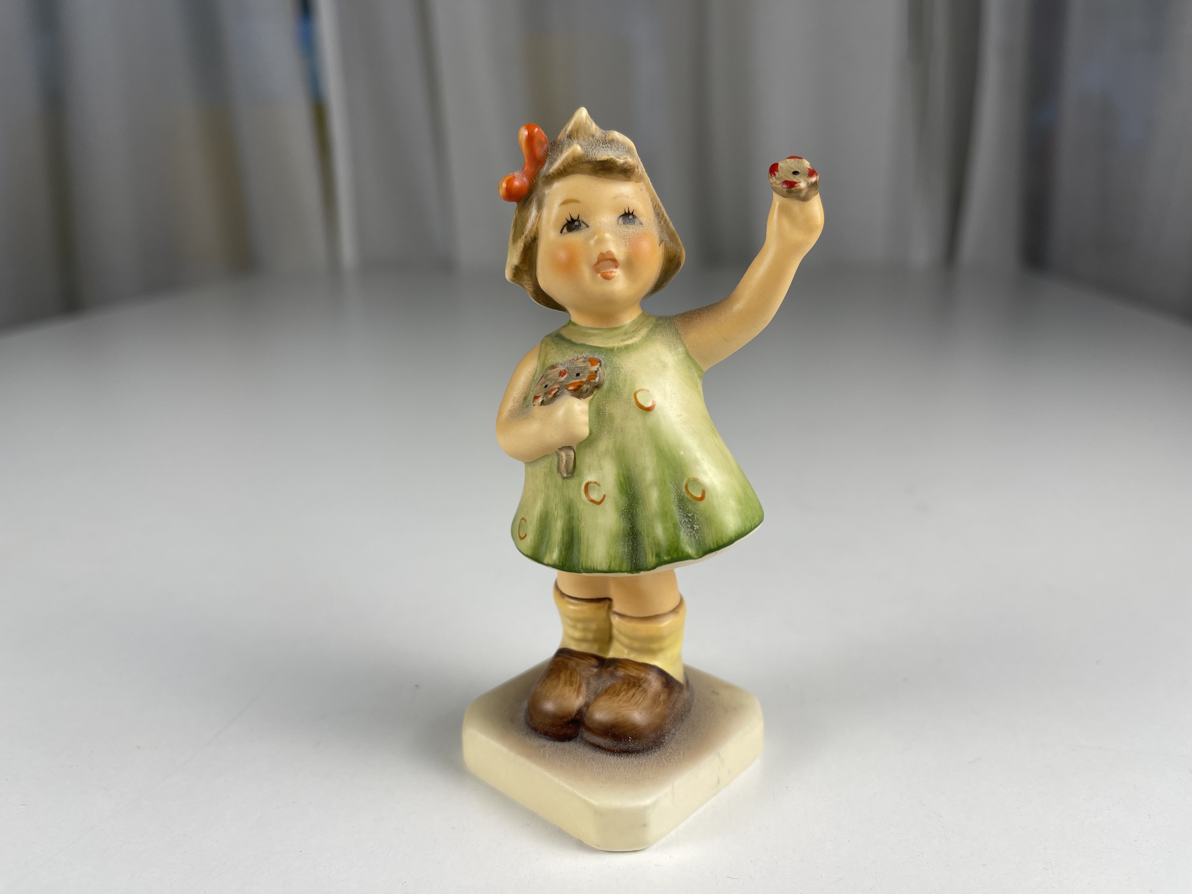  Hummel Figur 793 Herzlich Willkommen 10,5 cm. 1 Wahl. - Top Zustand