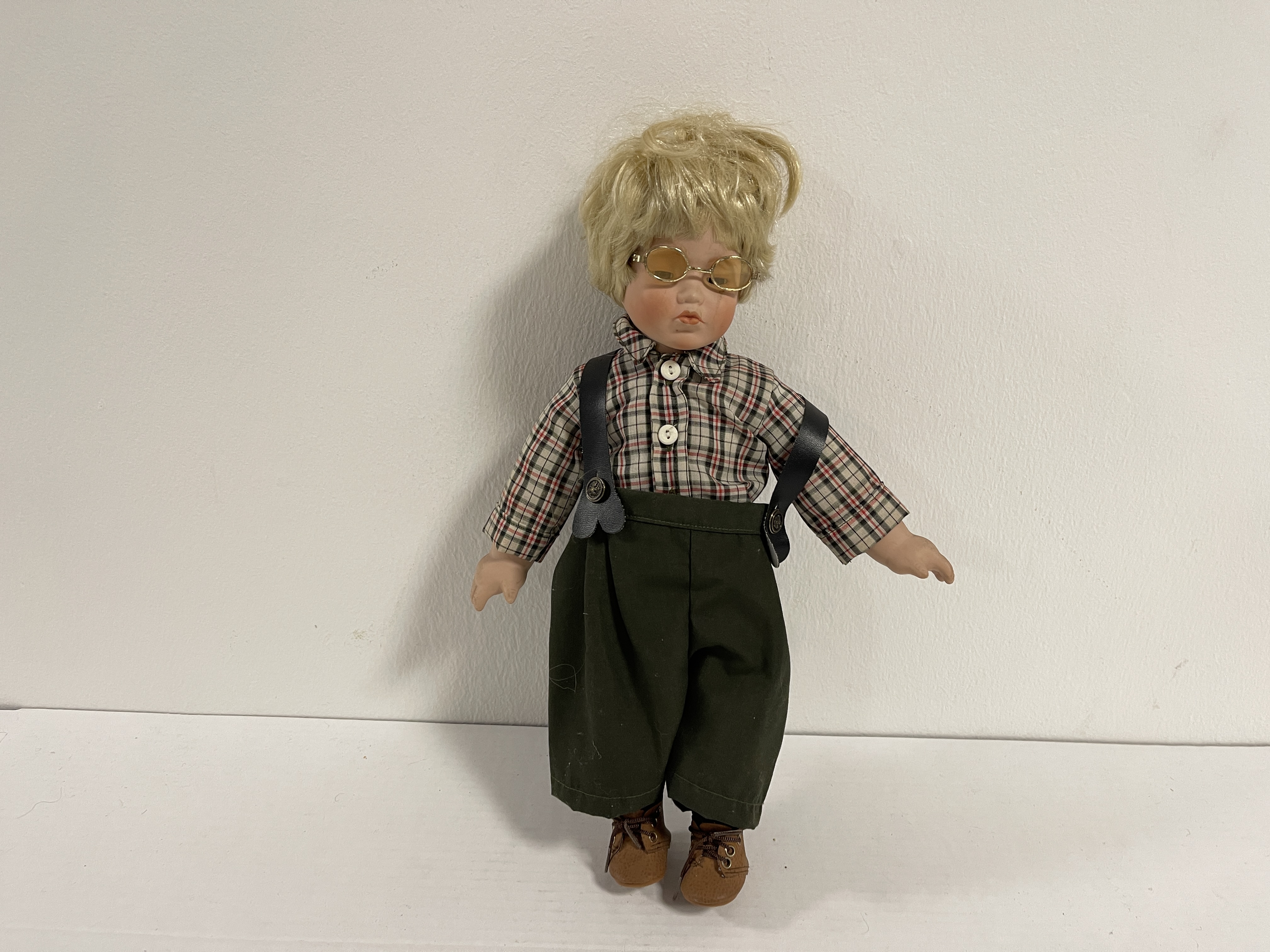 Künstlerpuppe Porzellanpuppe 37 cm. Zustand  siehe Fotos